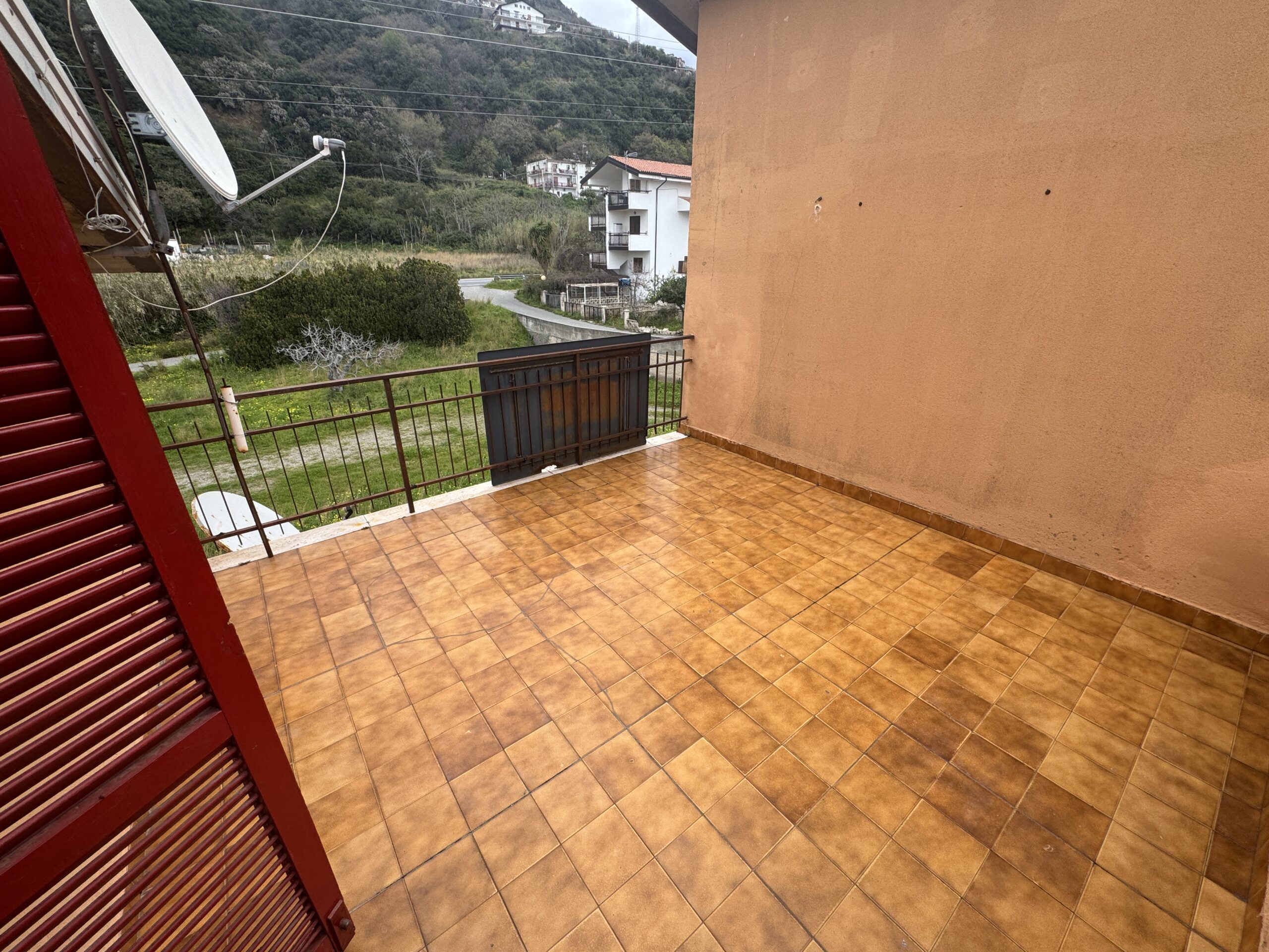 Apartment in Torremezzo di Falconara, 100 metres from the sea.