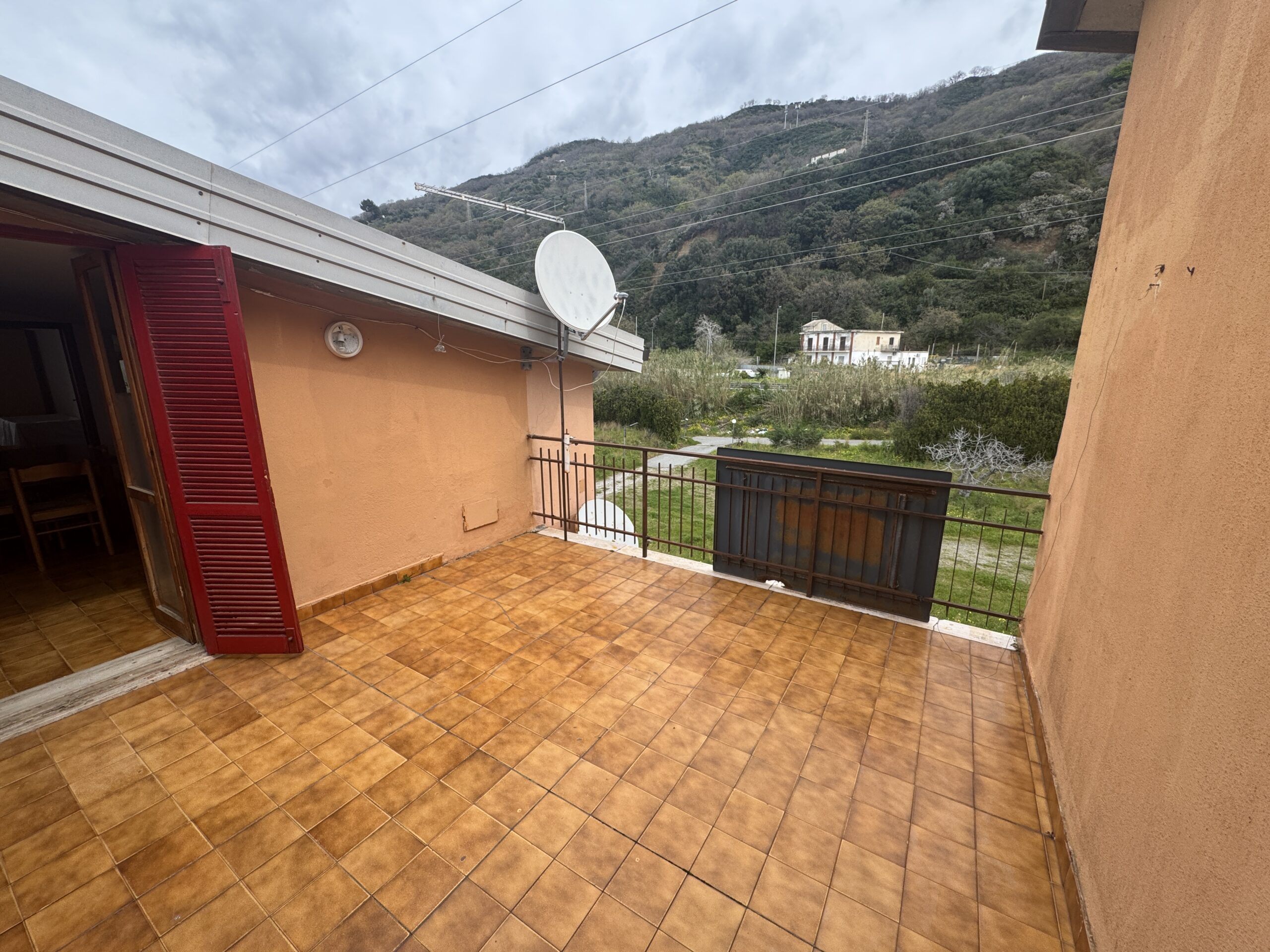 Apartment in Torremezzo di Falconara, 100 metres from the sea.