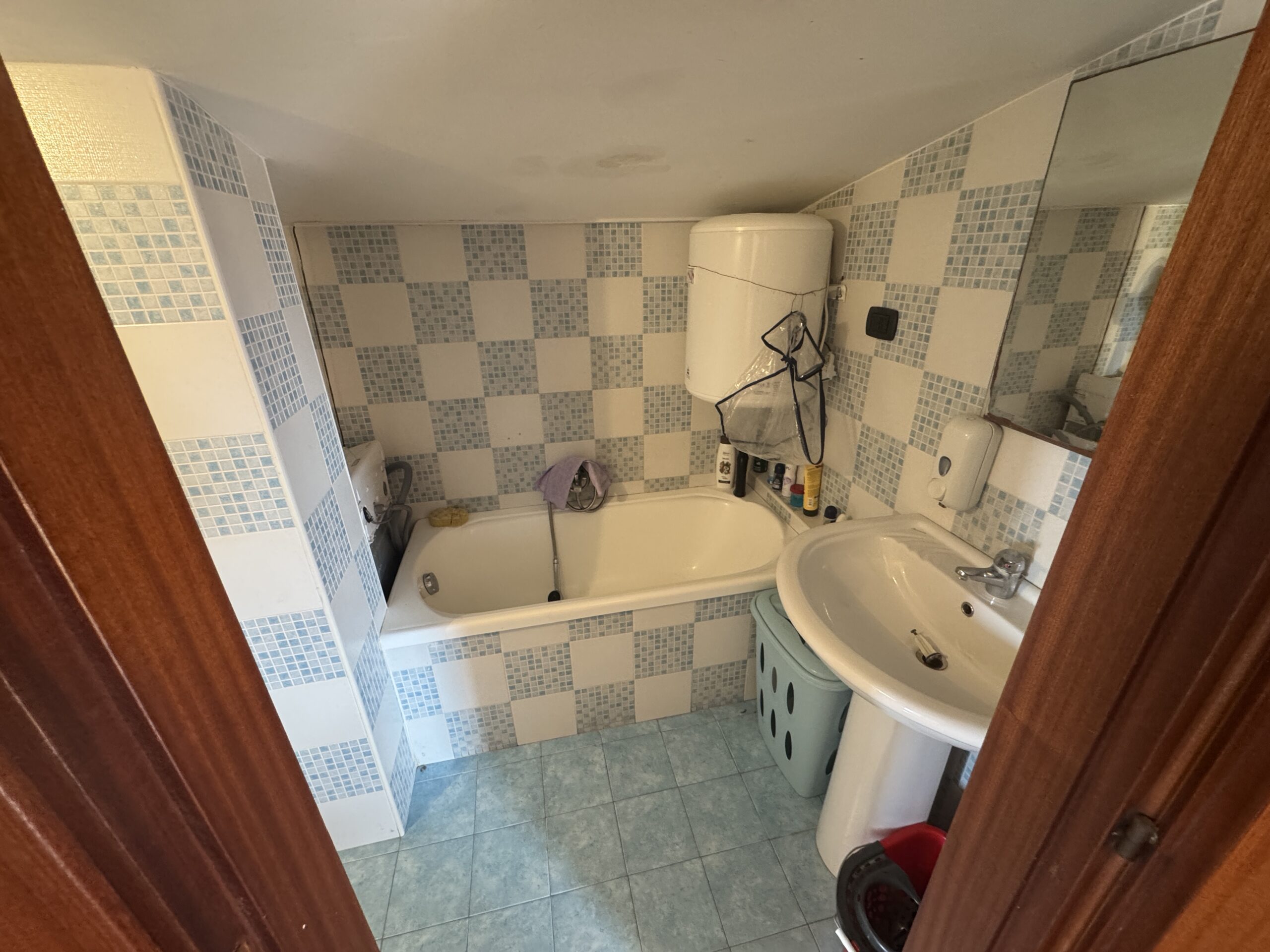 Apartment in Torremezzo di Falconara, 100 metres from the sea.