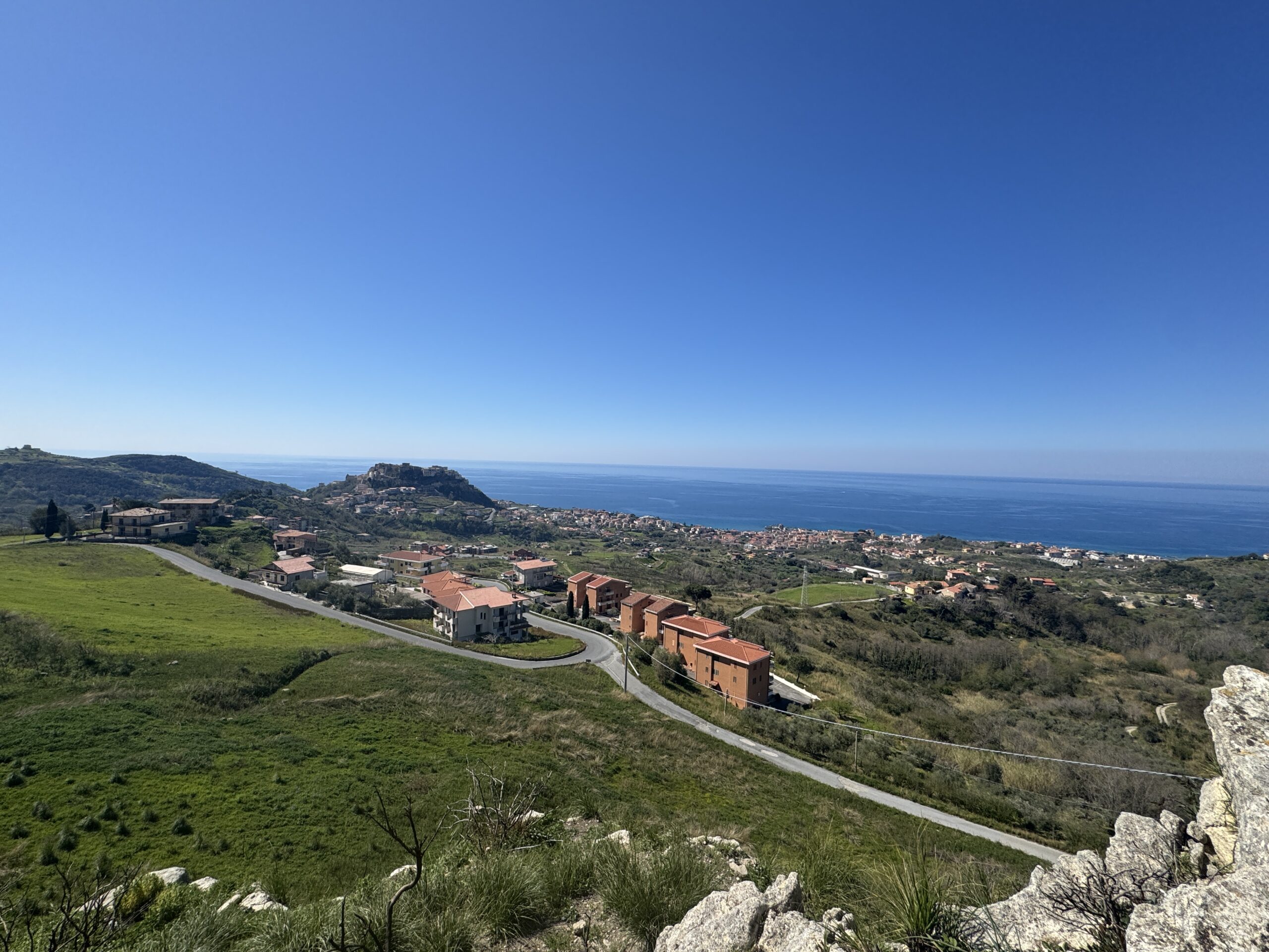 An old debris pit with large grounds and views of the Tyrrhenian Sea.