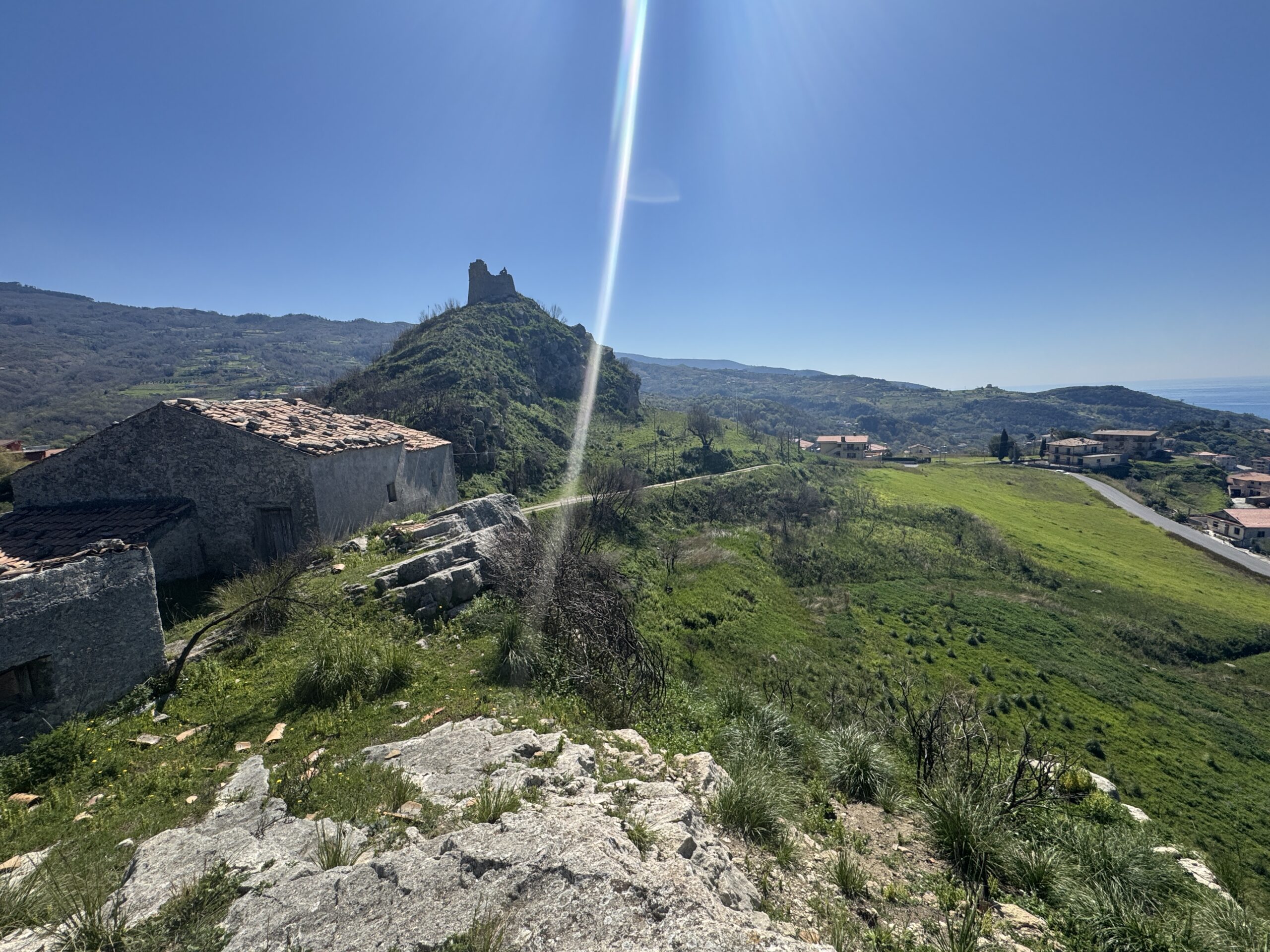 An old debris pit with large grounds and views of the Tyrrhenian Sea.