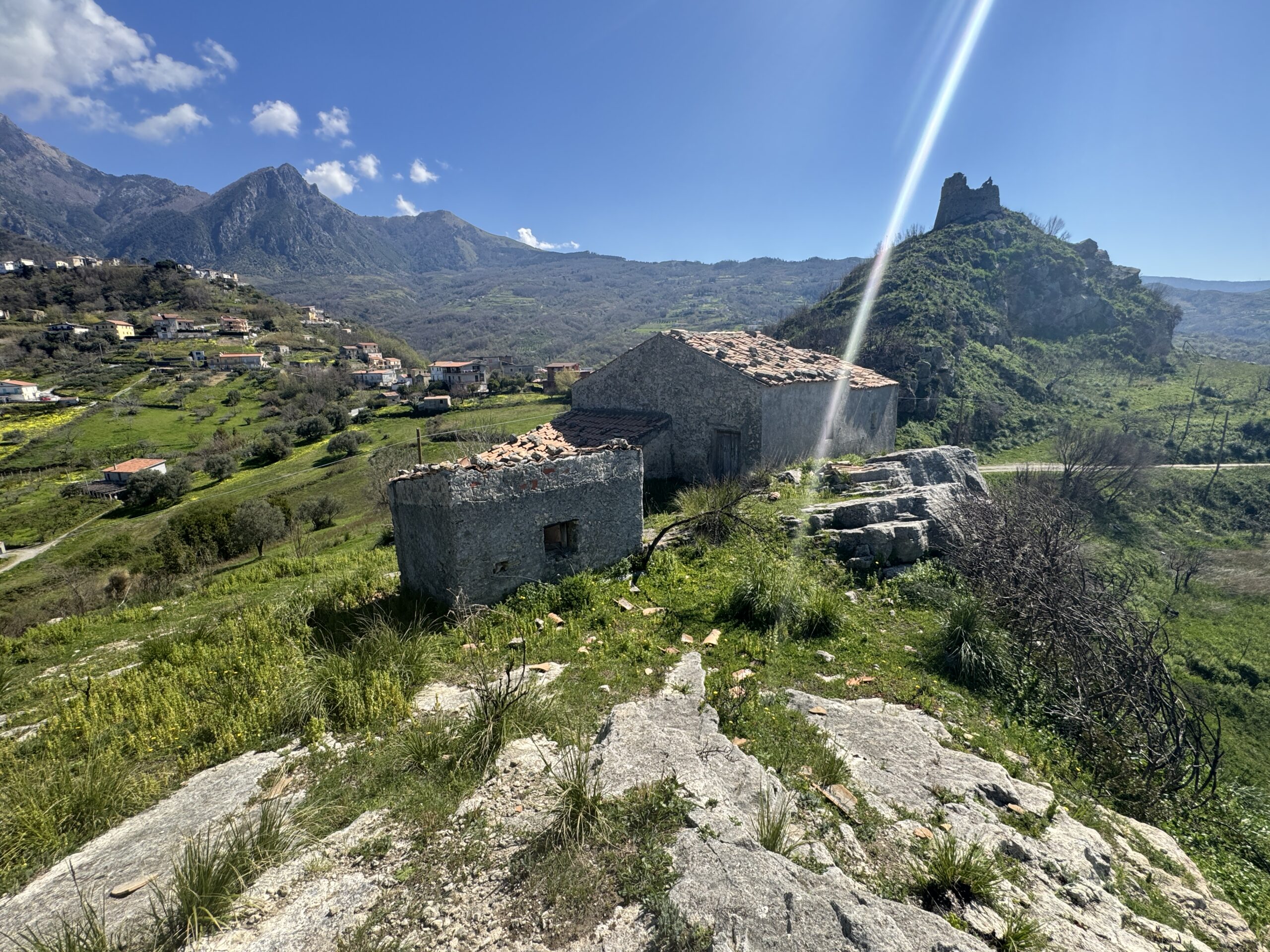 An old debris pit with large grounds and views of the Tyrrhenian Sea.