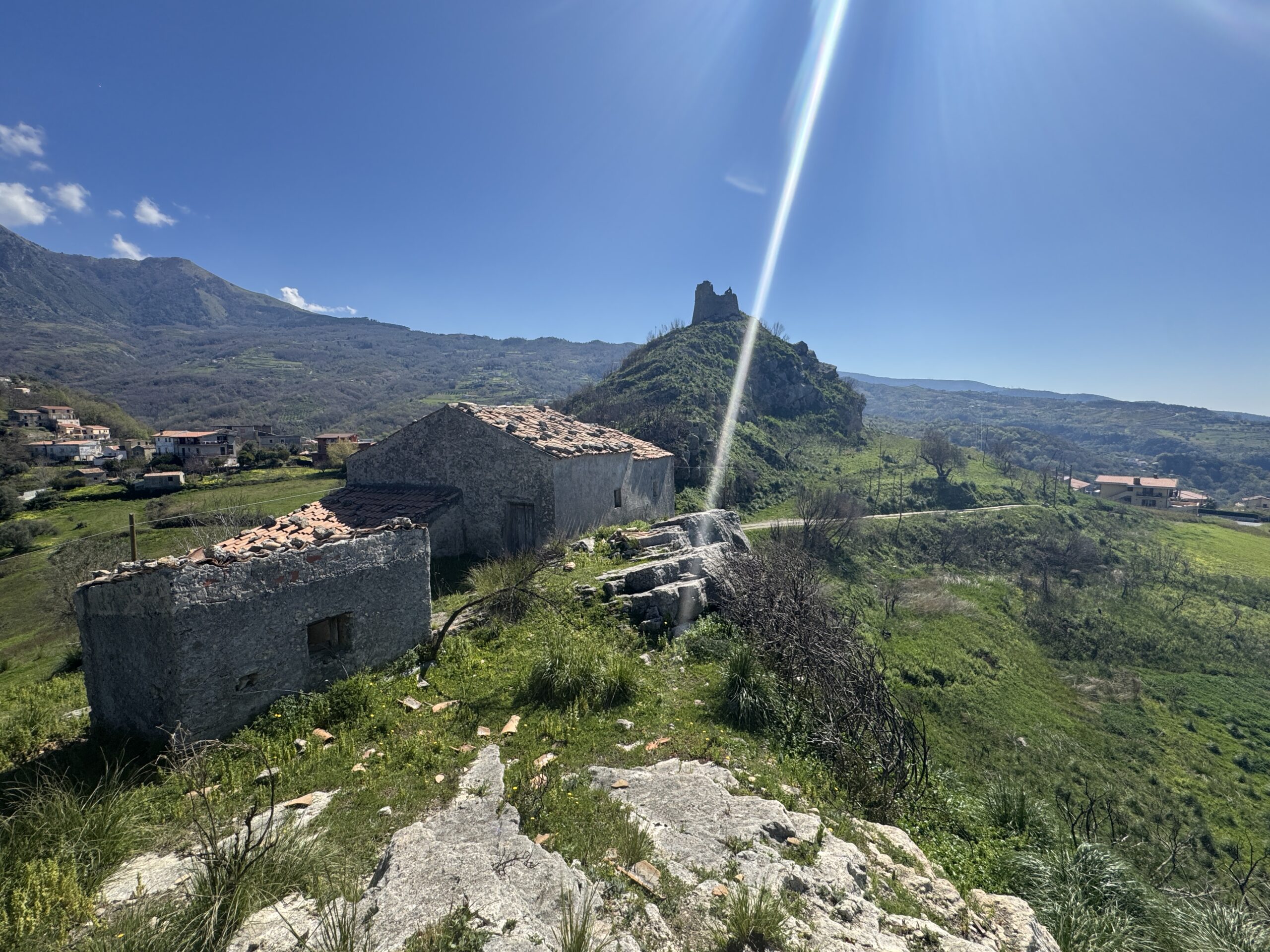 An old debris pit with large grounds and views of the Tyrrhenian Sea.