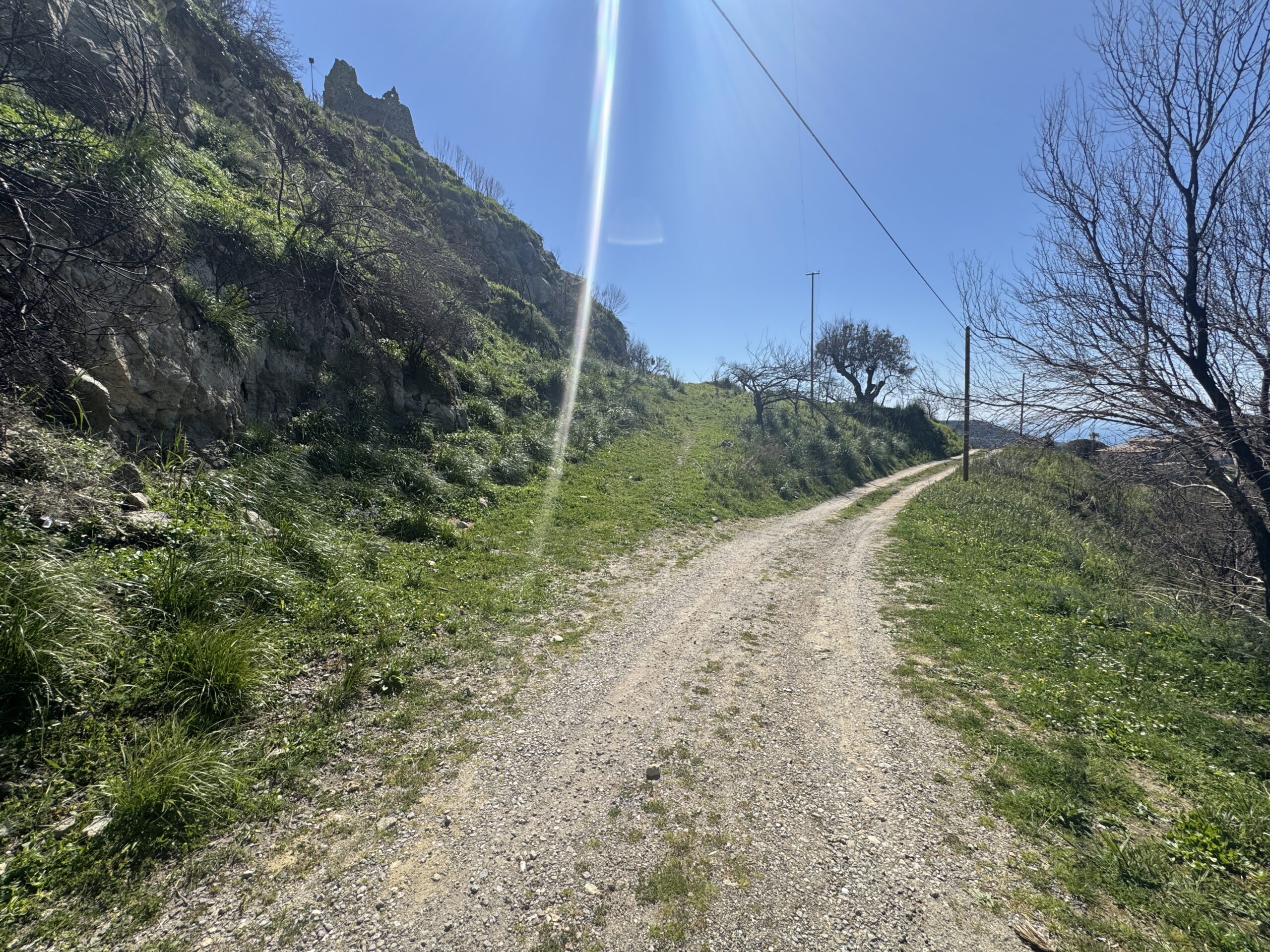An old debris pit with large grounds and views of the Tyrrhenian Sea.