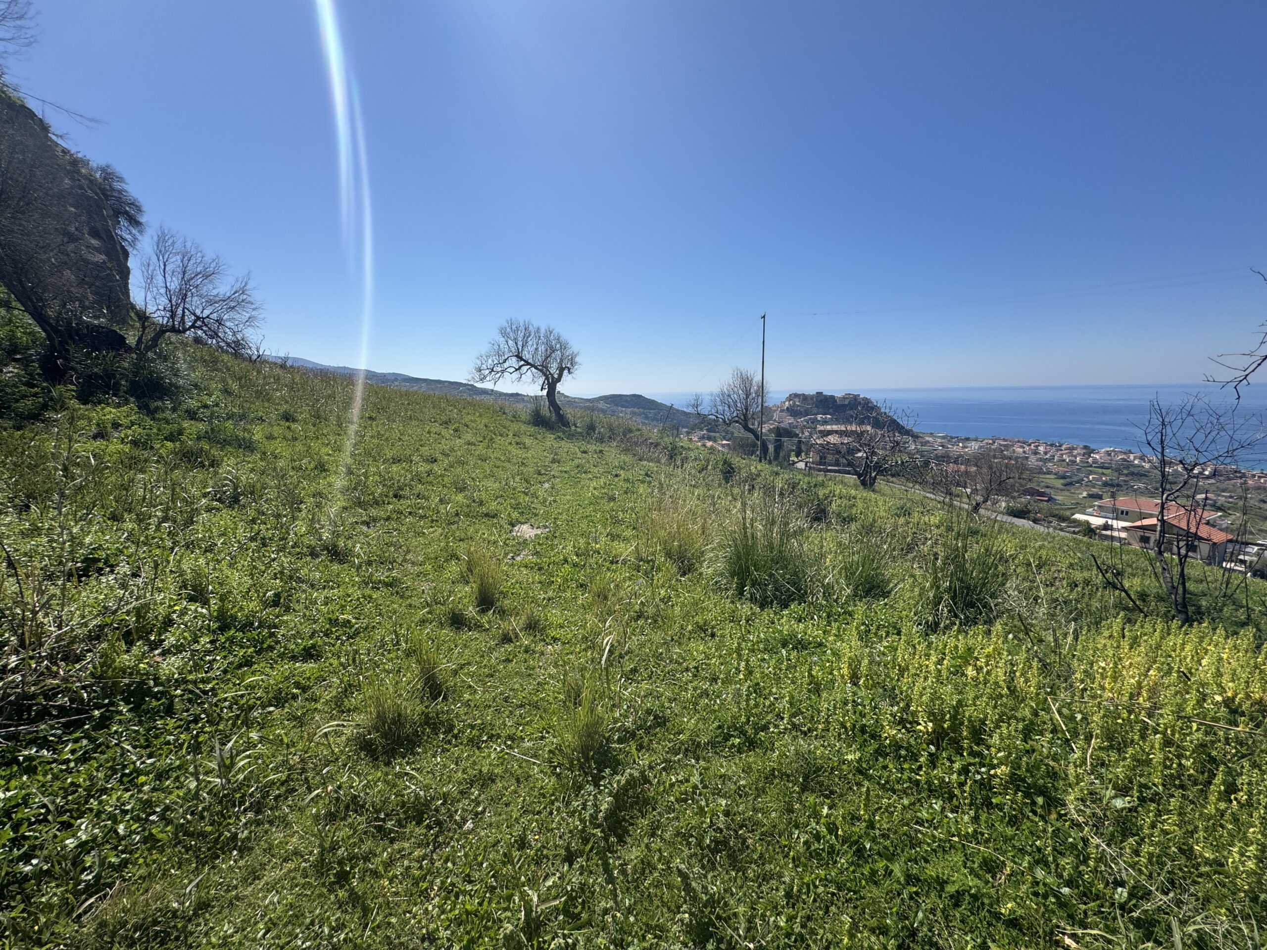 An old debris pit with large grounds and views of the Tyrrhenian Sea.