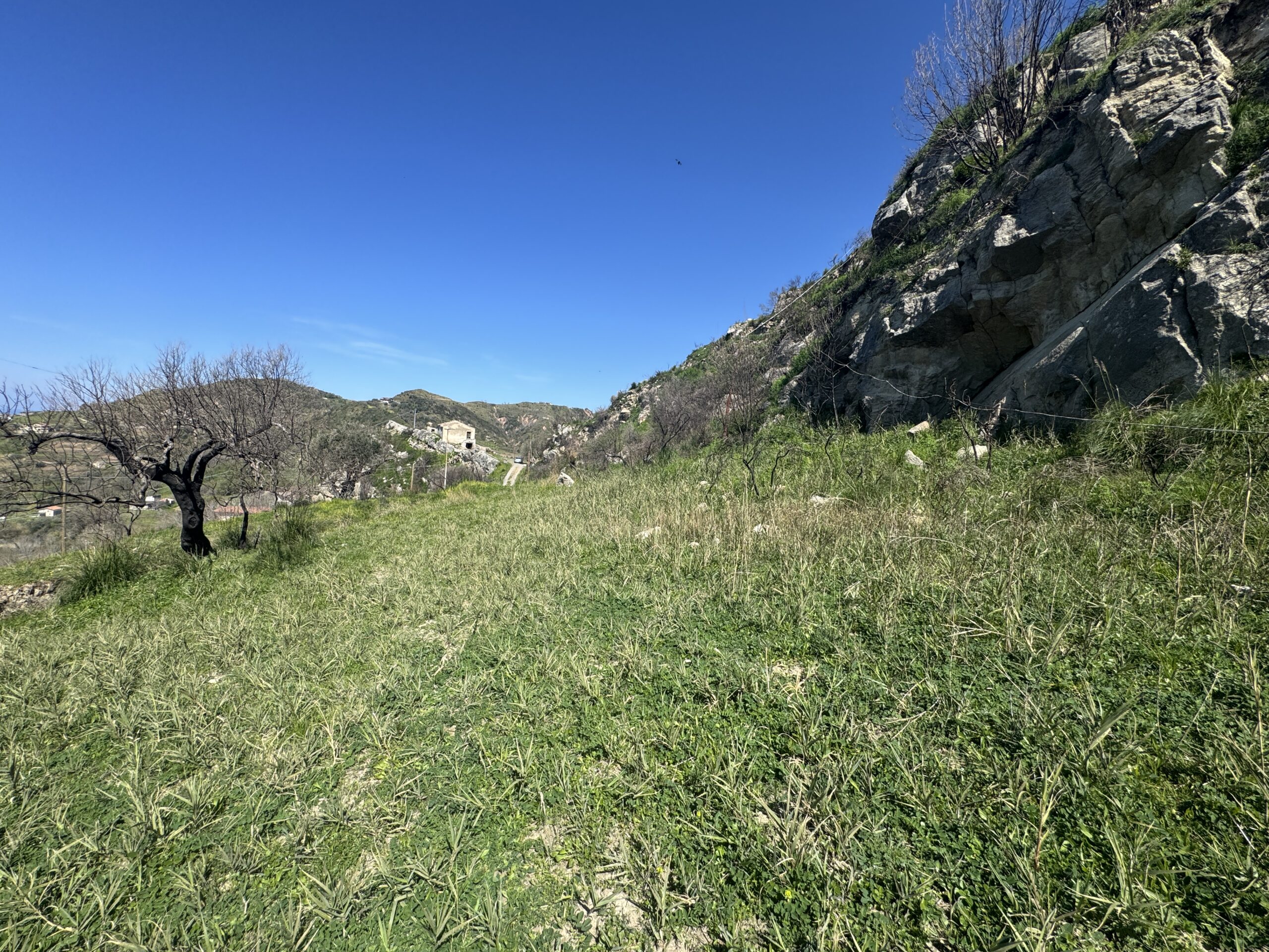 An old debris pit with large grounds and views of the Tyrrhenian Sea.