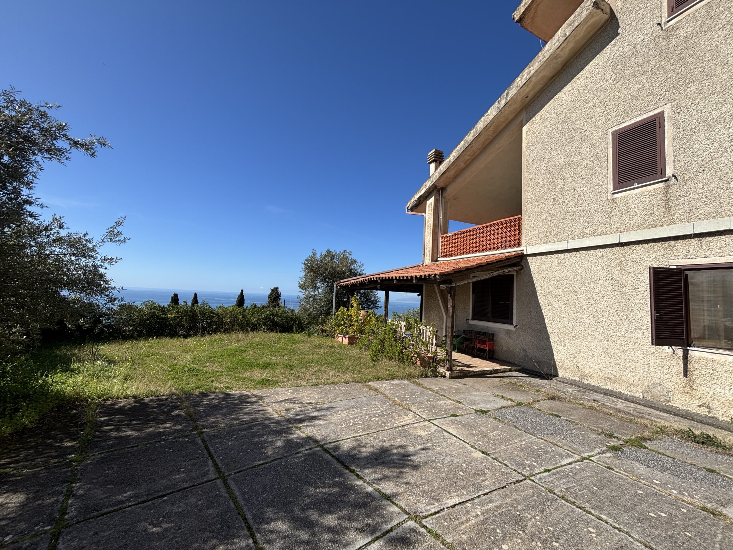 Villa a Praia a Mare con vista incredibile sul Mar Tirreno.