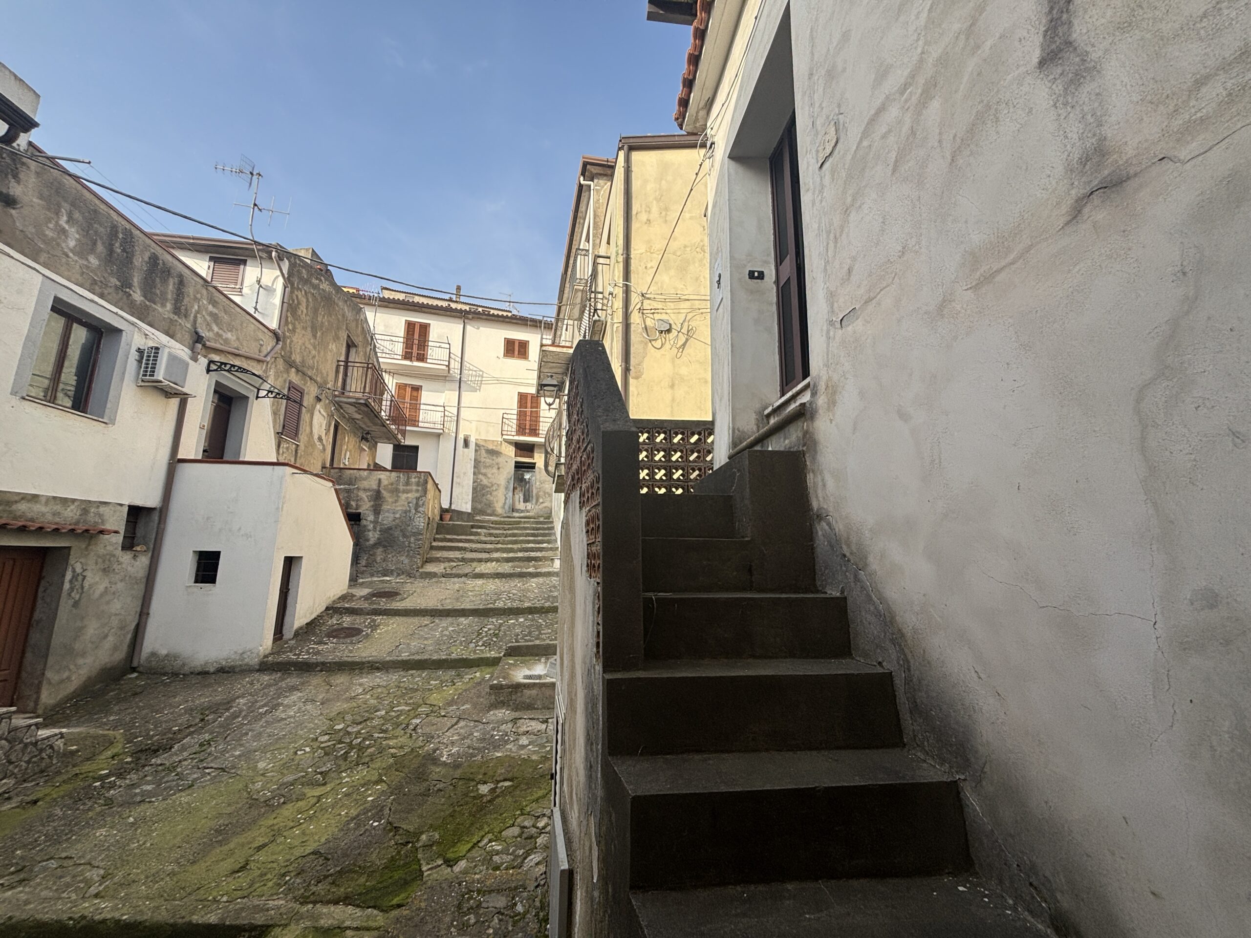 Large house in the historic centre of Bonifati.