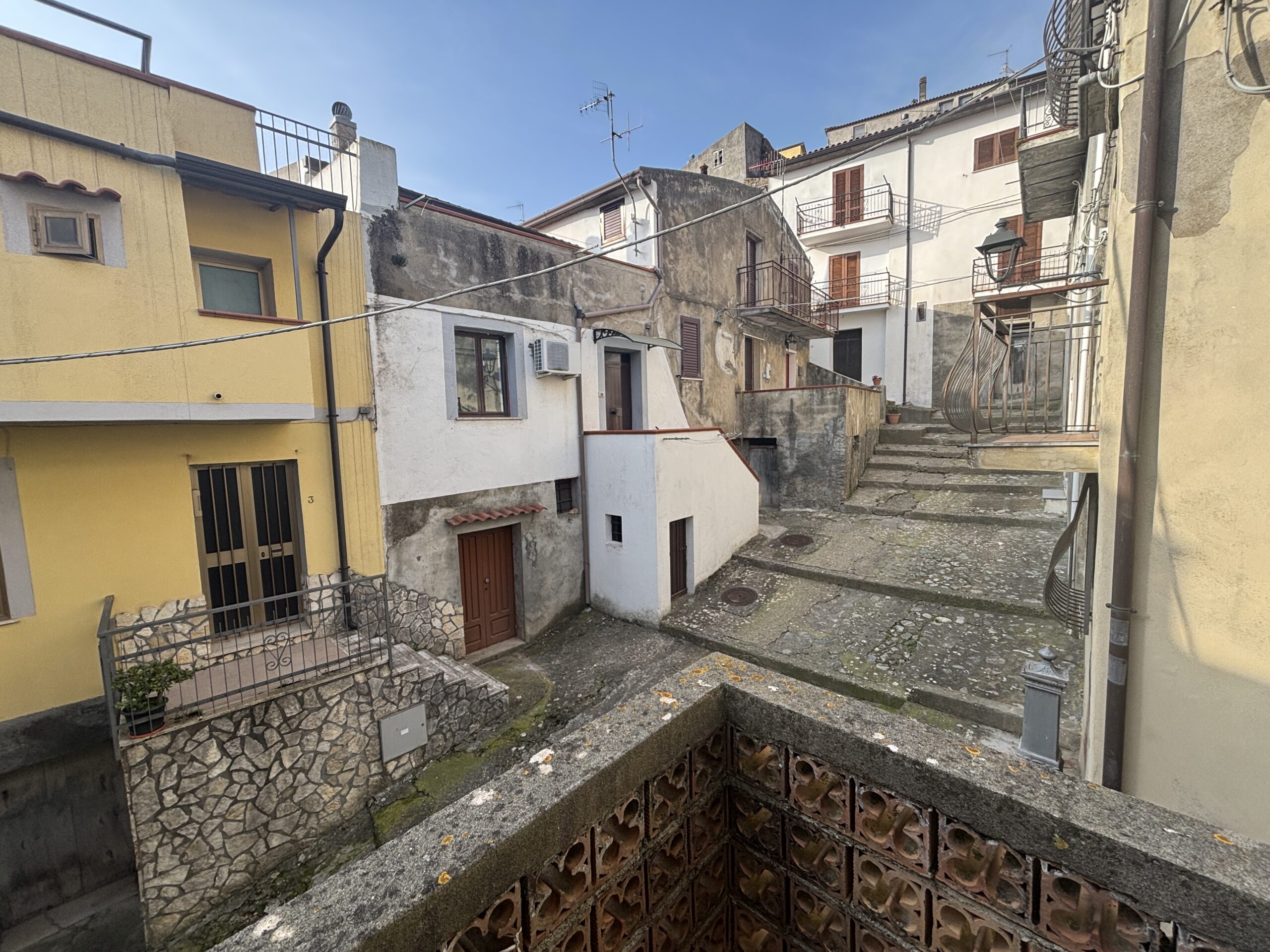 Large house in the historic centre of Bonifati.