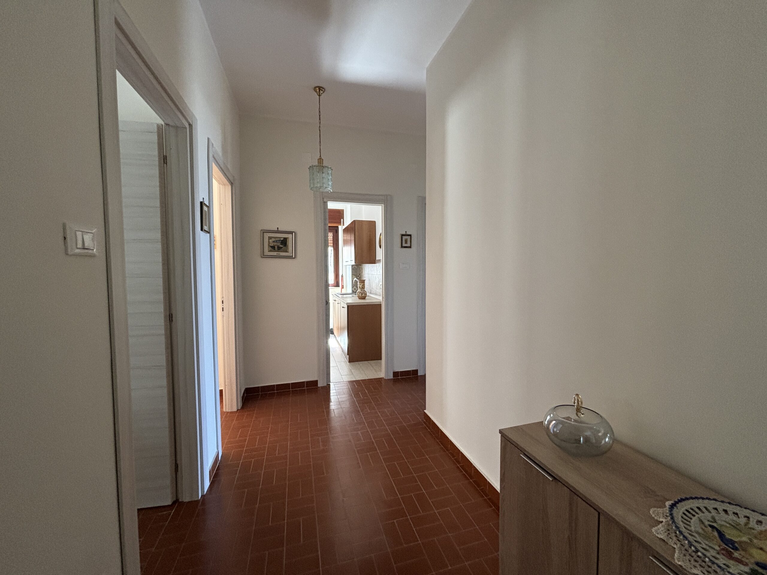 Large flat in Toremezzo di Falconara by the sea.