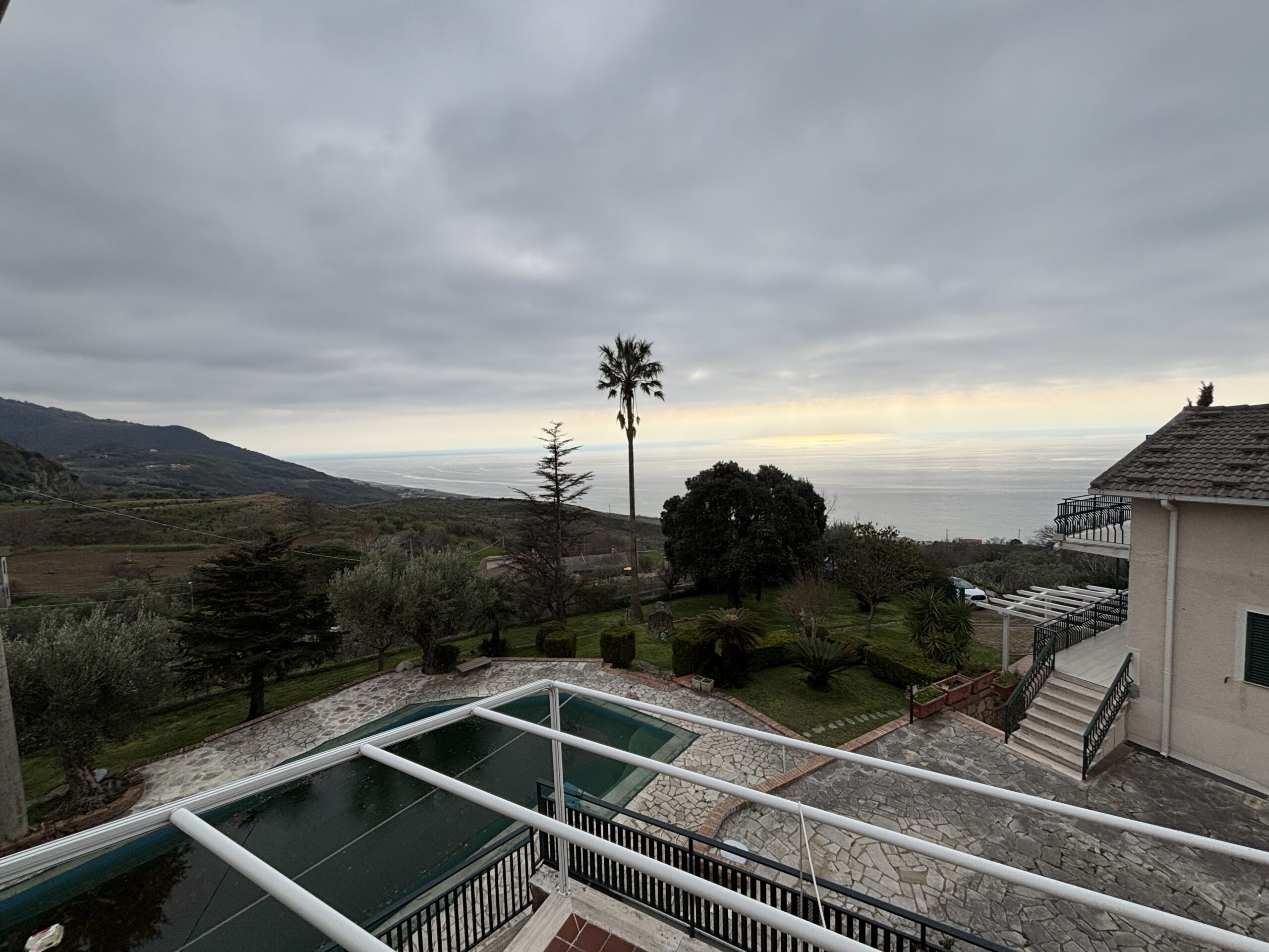 Fantastic property with views of the Tyrrhenian Sea