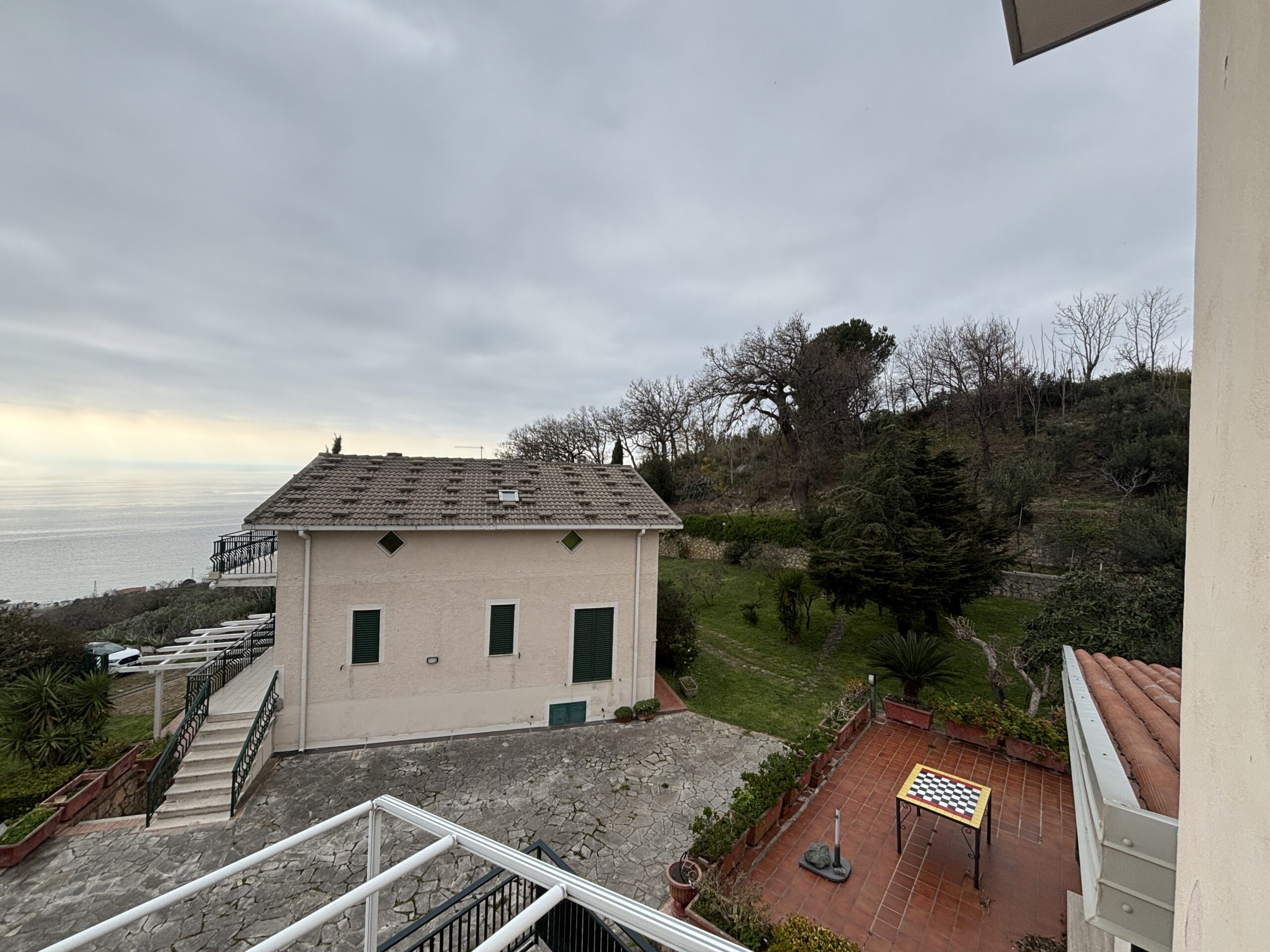 Fantastic property with views of the Tyrrhenian Sea