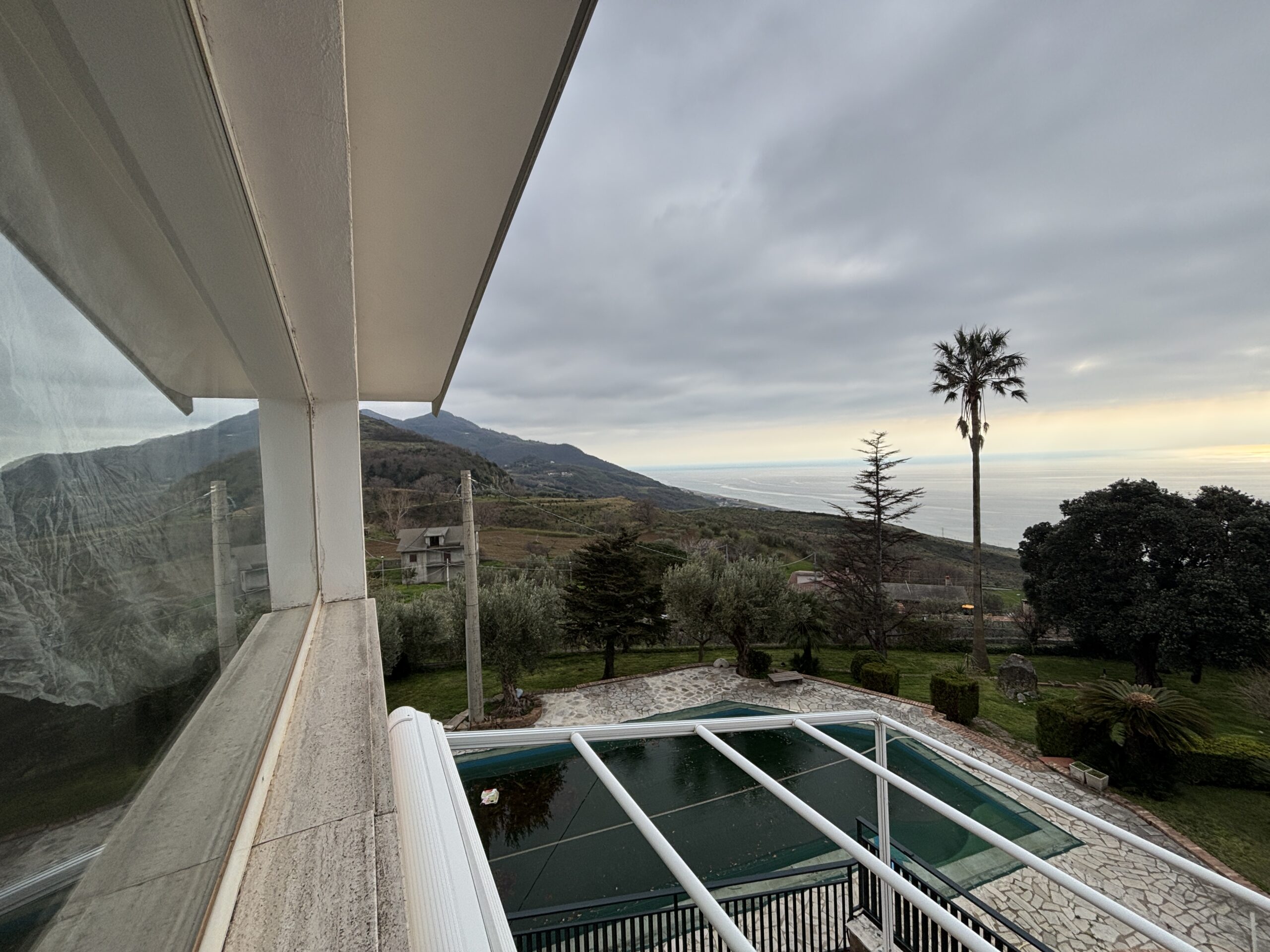 Fantastic property with views of the Tyrrhenian Sea
