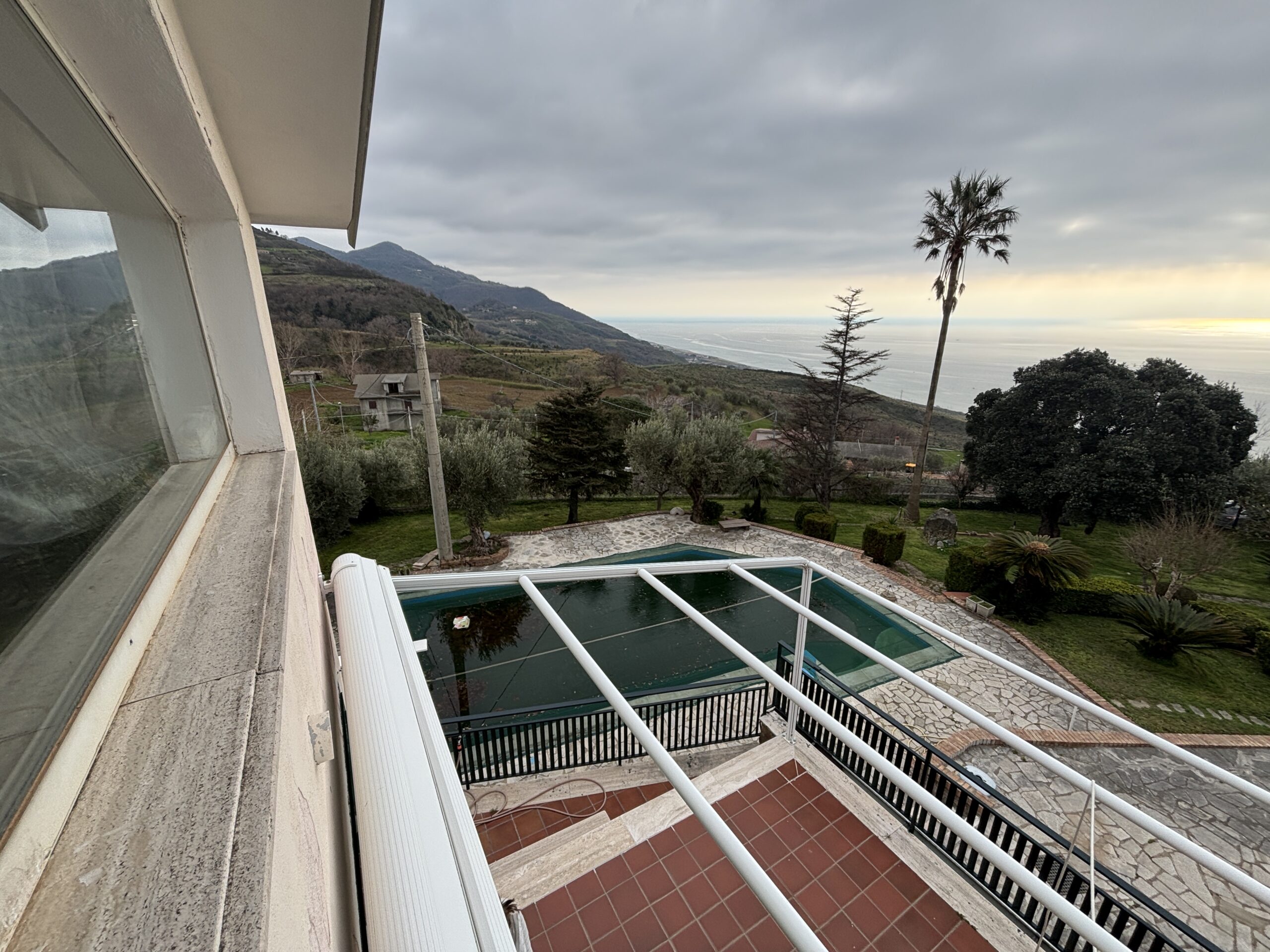 Fantastic property with views of the Tyrrhenian Sea