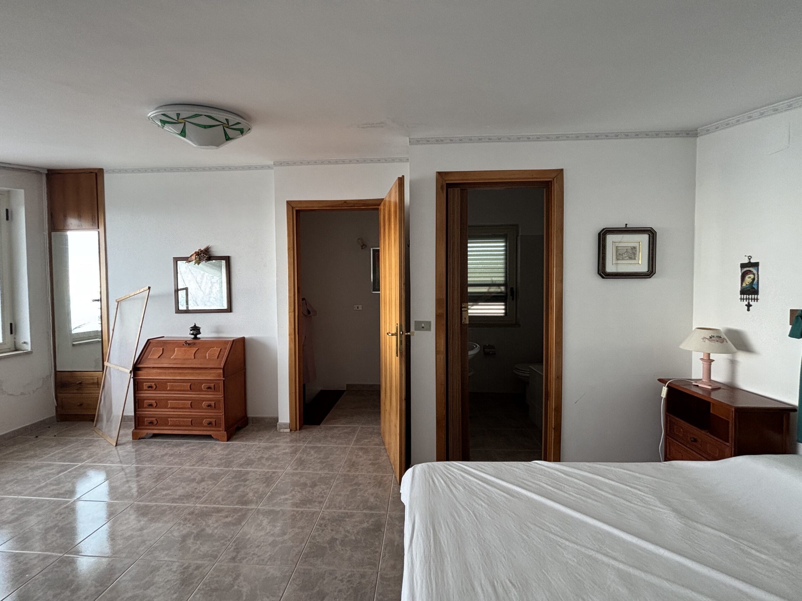 Fantastic property with views of the Tyrrhenian Sea