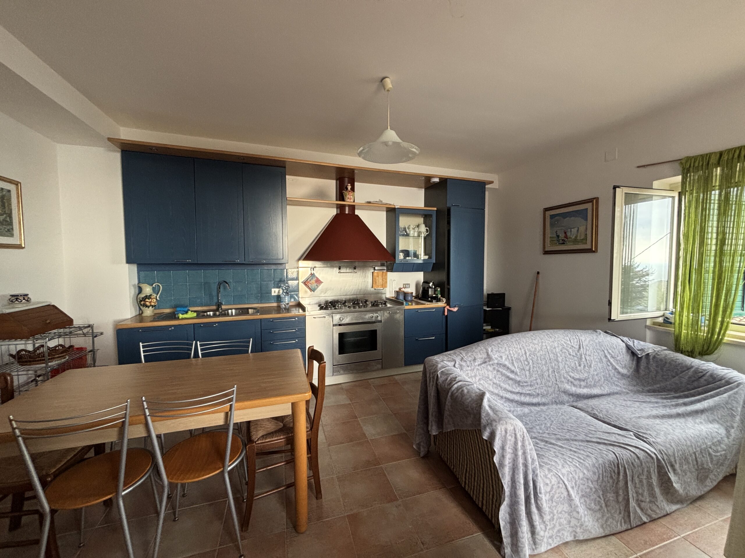 Fantastic property with views of the Tyrrhenian Sea