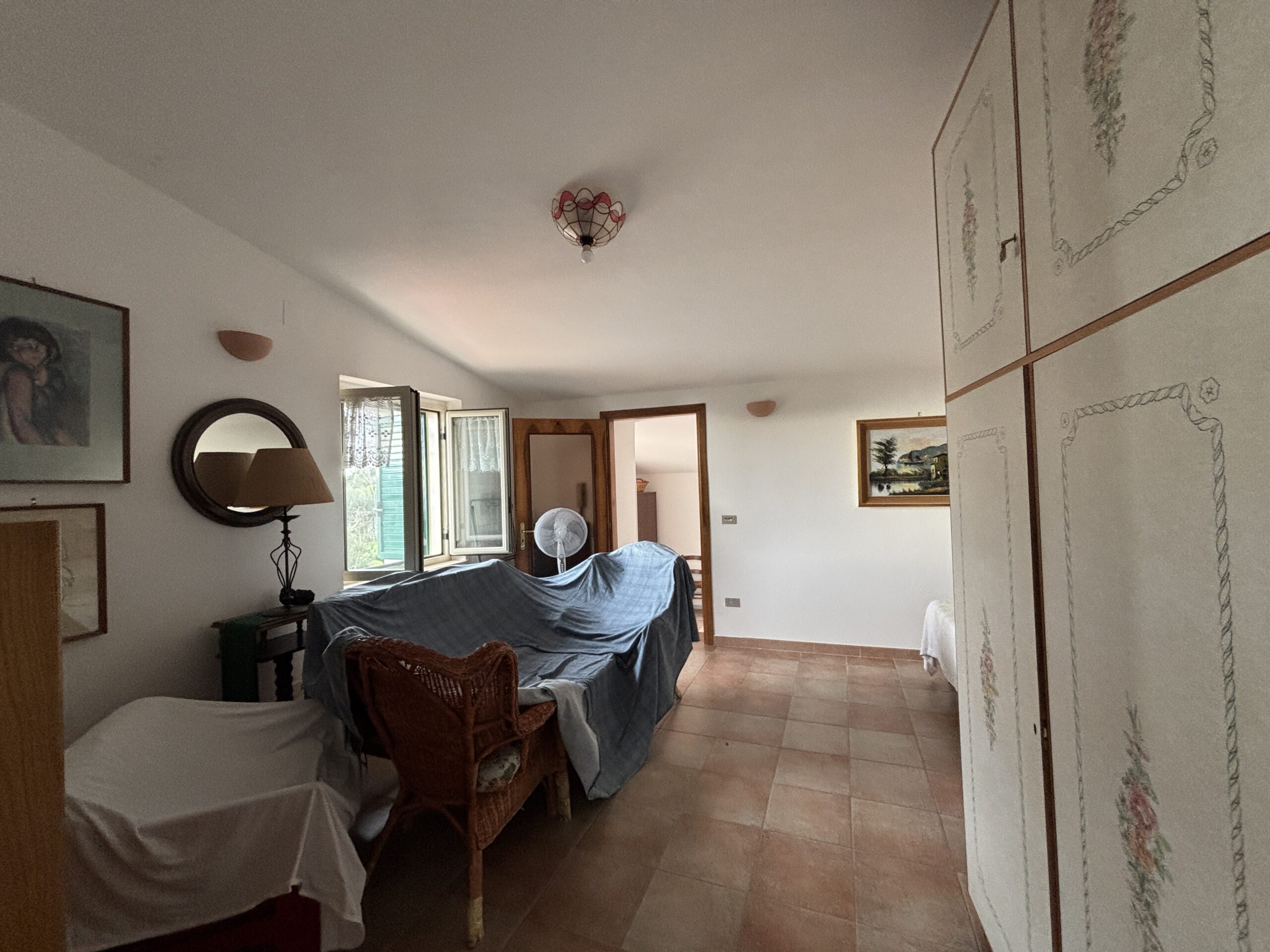 Fantastic property with views of the Tyrrhenian Sea