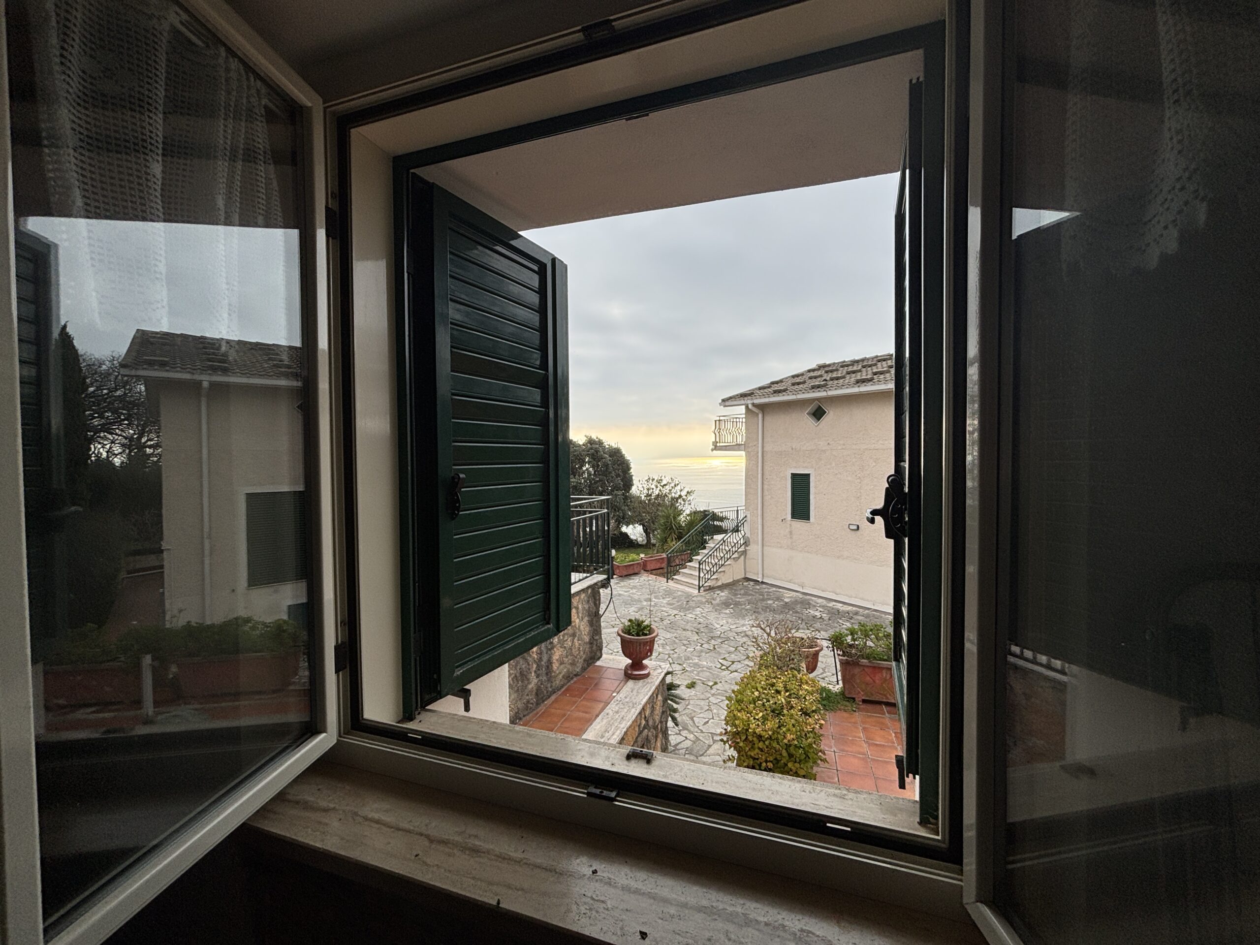 Fantastic property with views of the Tyrrhenian Sea