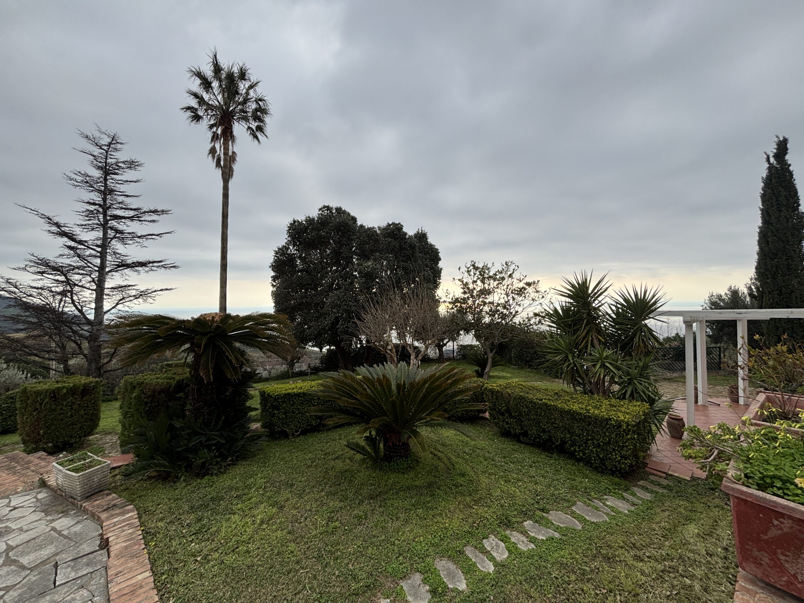 Fantastic property with views of the Tyrrhenian Sea