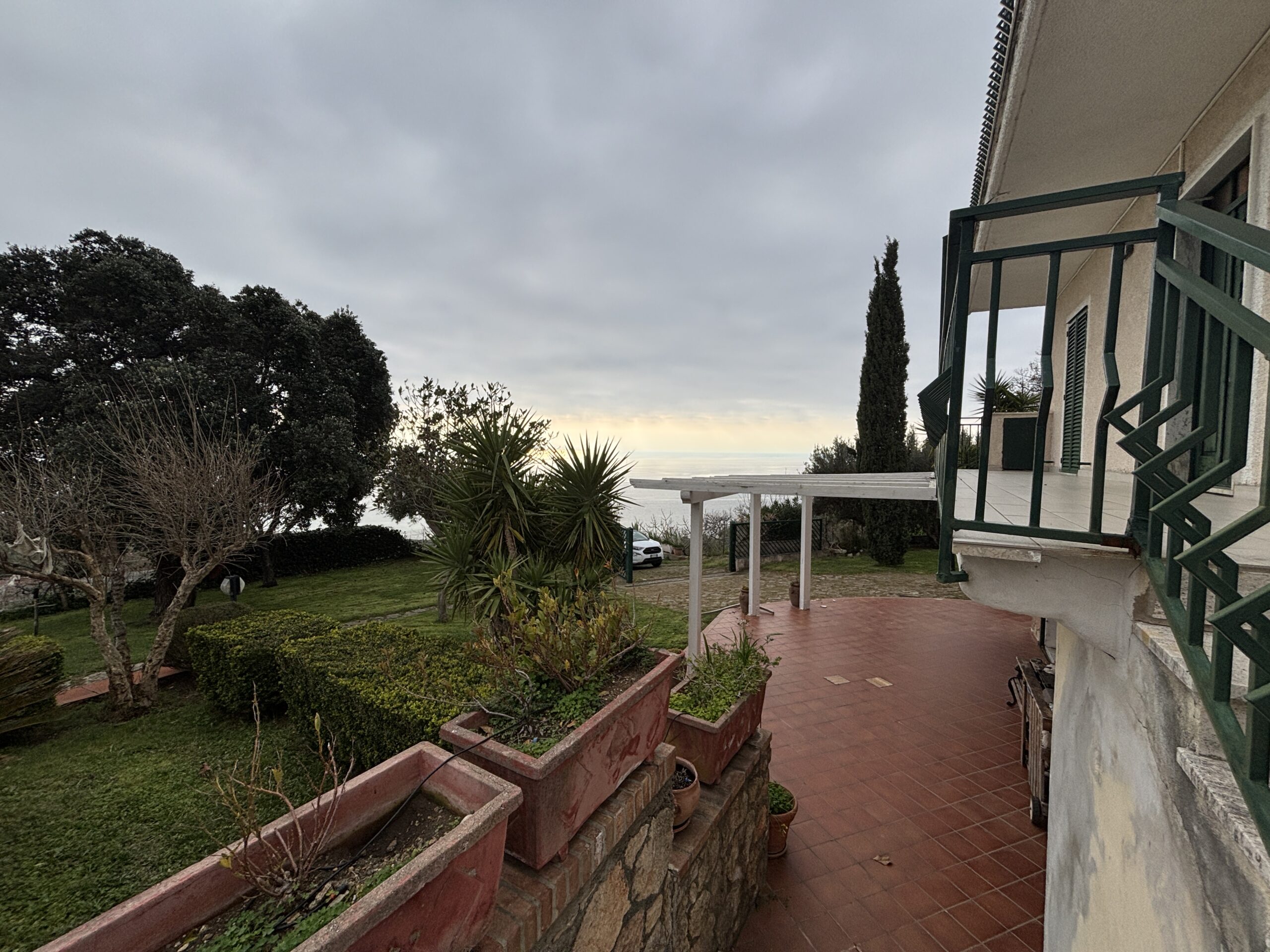 Fantastic property with views of the Tyrrhenian Sea