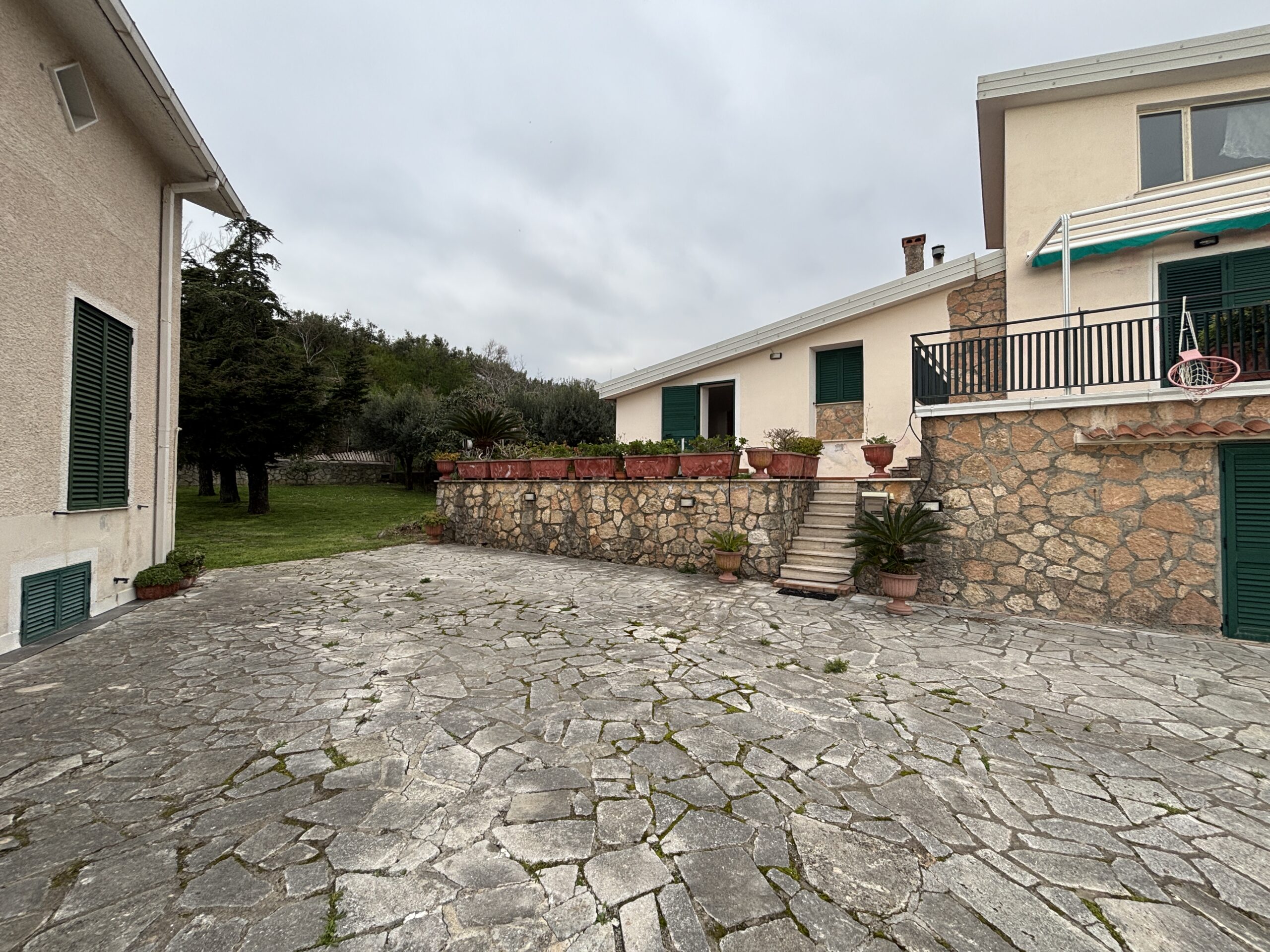 Fantastic property with views of the Tyrrhenian Sea