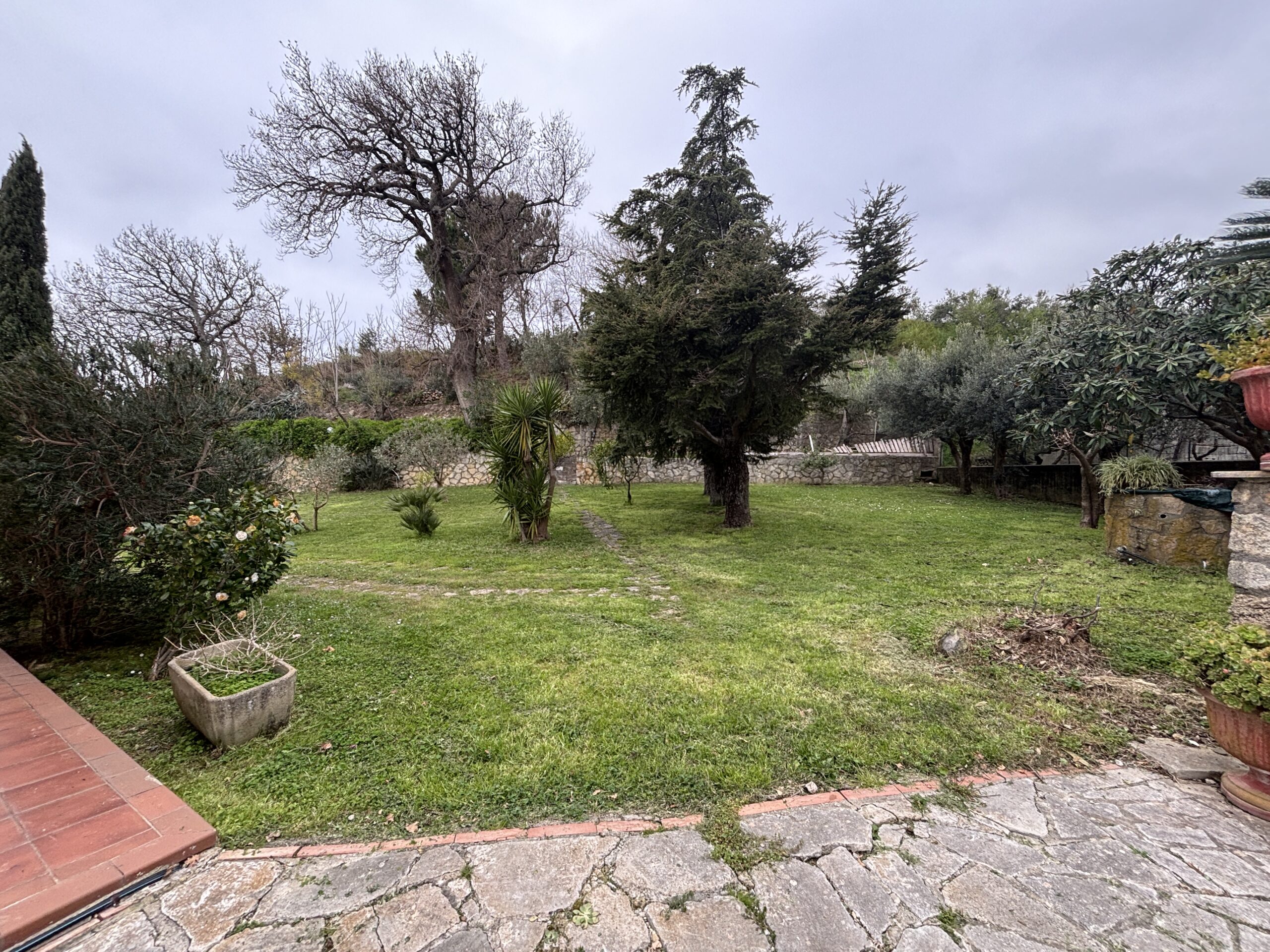 Fantastic property with views of the Tyrrhenian Sea