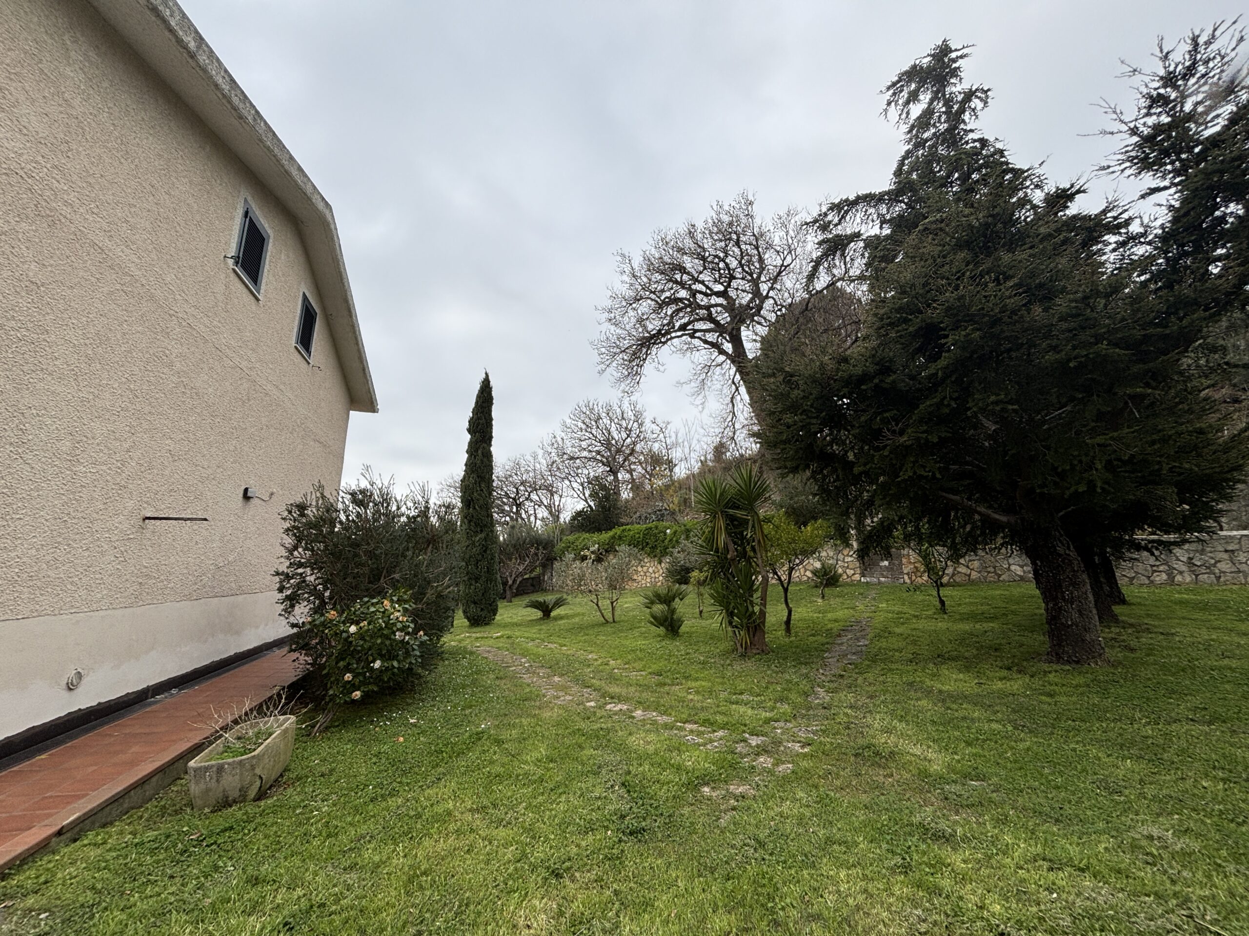 Fantastic property with views of the Tyrrhenian Sea