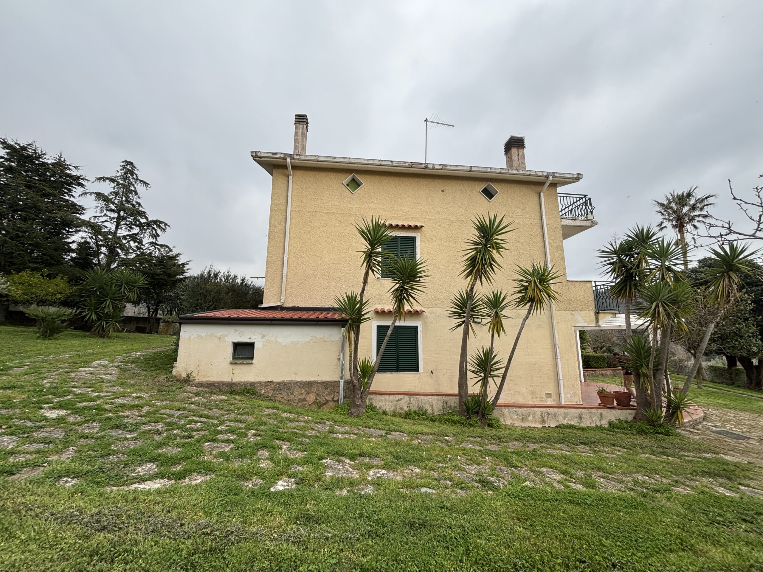 Fantastic property with views of the Tyrrhenian Sea