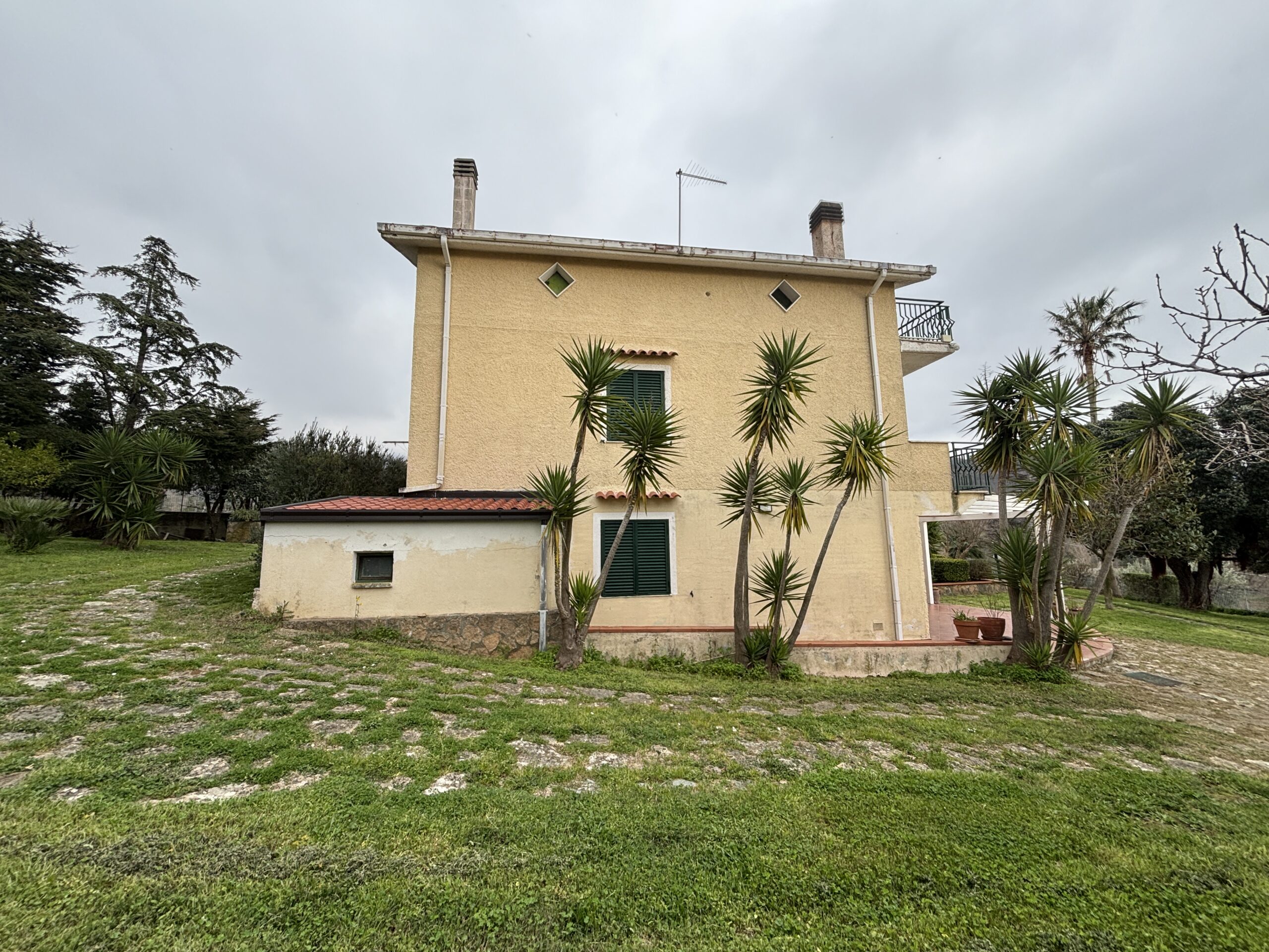 Fantastic property with views of the Tyrrhenian Sea