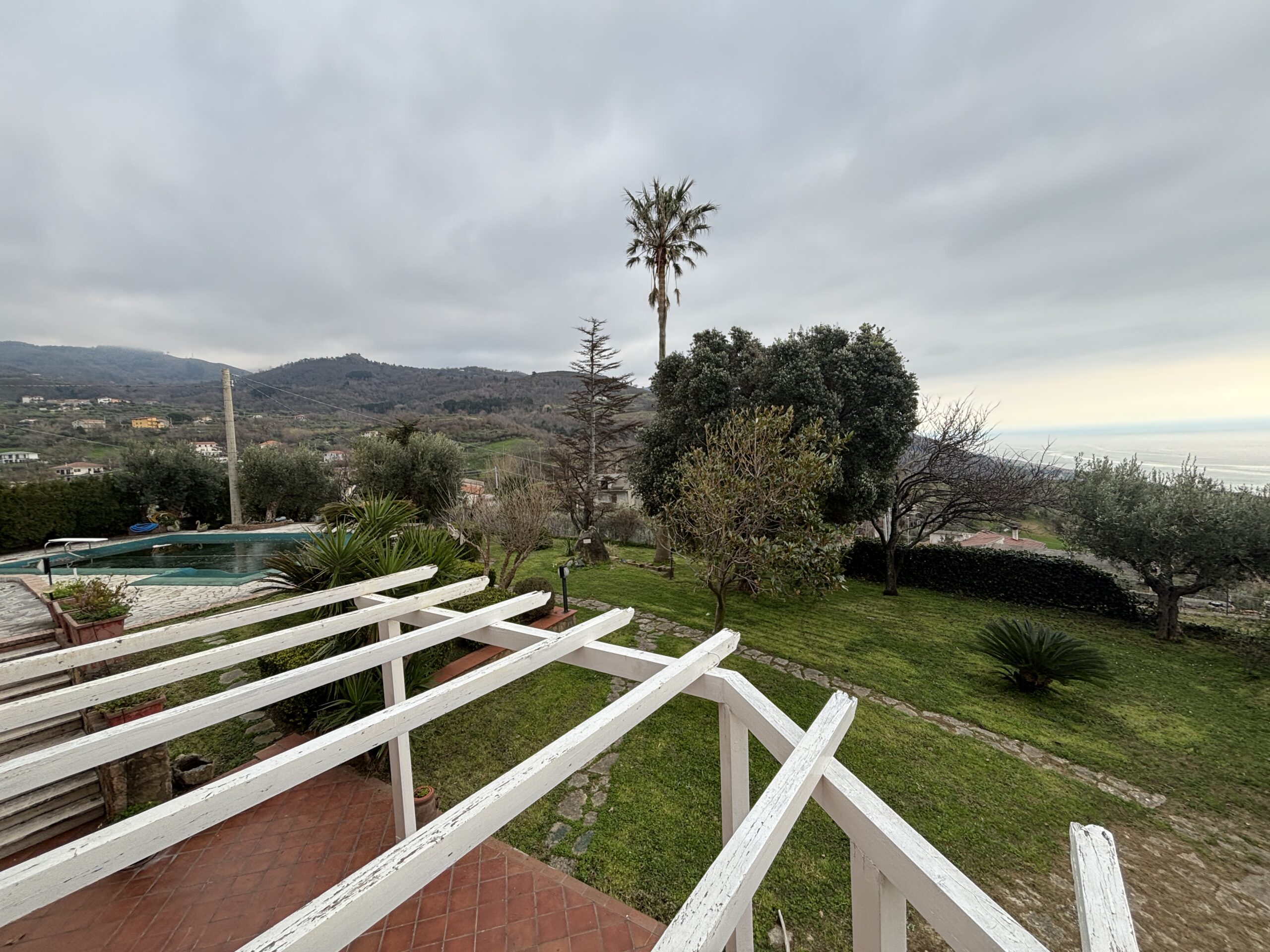 Fantastic property with views of the Tyrrhenian Sea