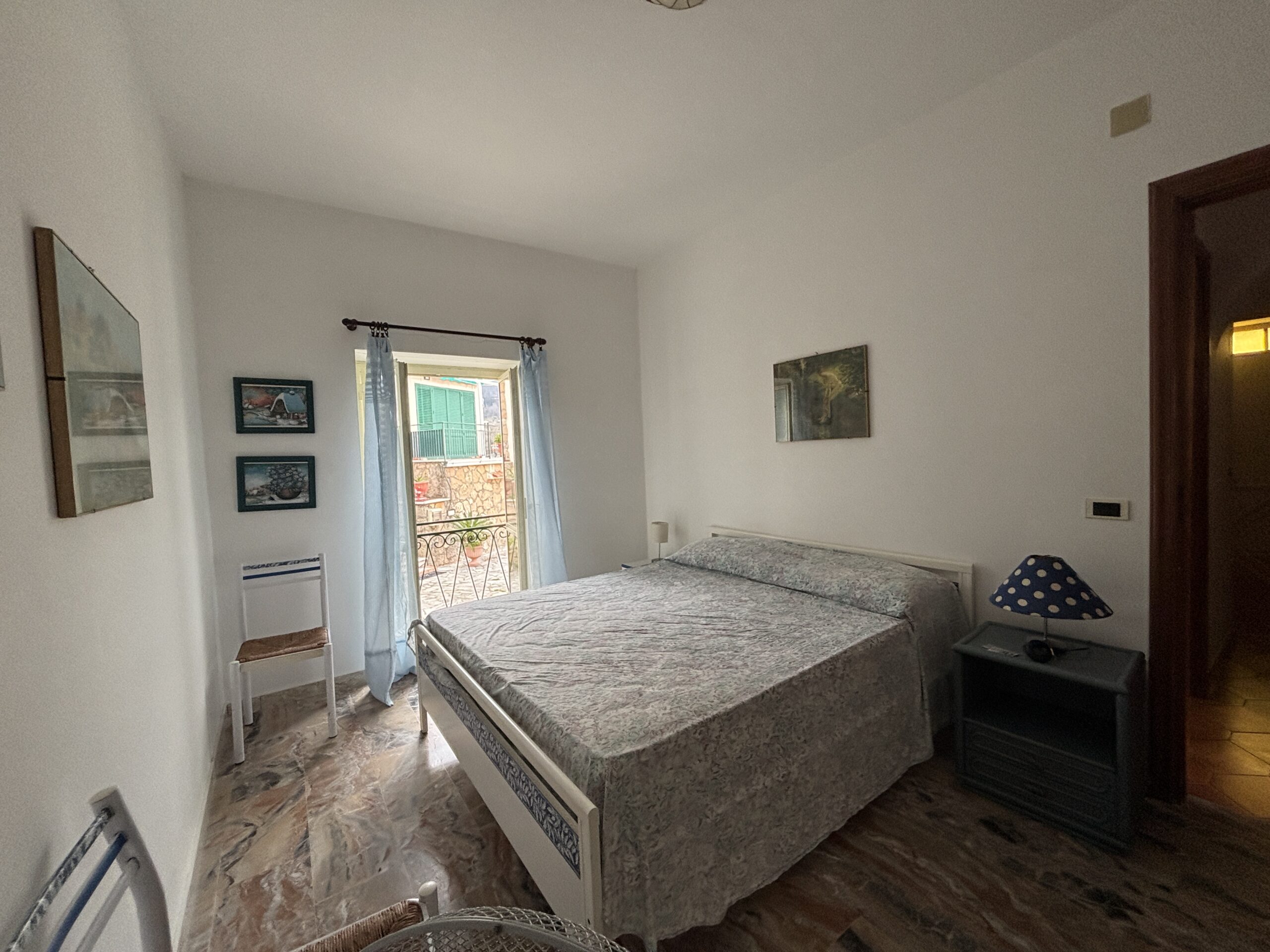 Fantastic property with views of the Tyrrhenian Sea