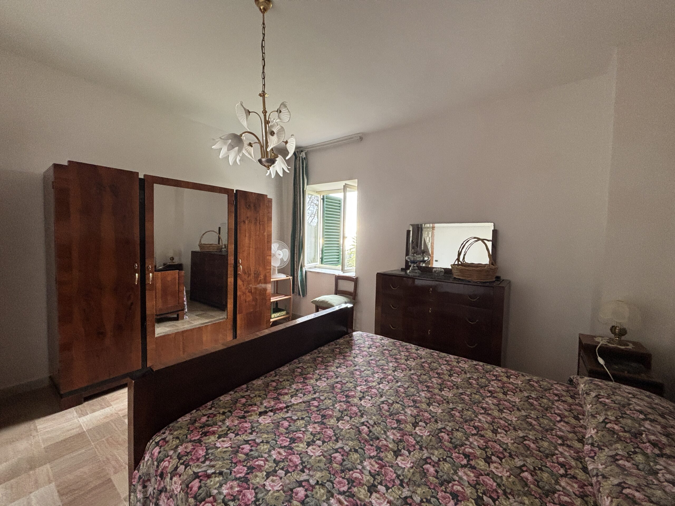 Fantastic property with views of the Tyrrhenian Sea