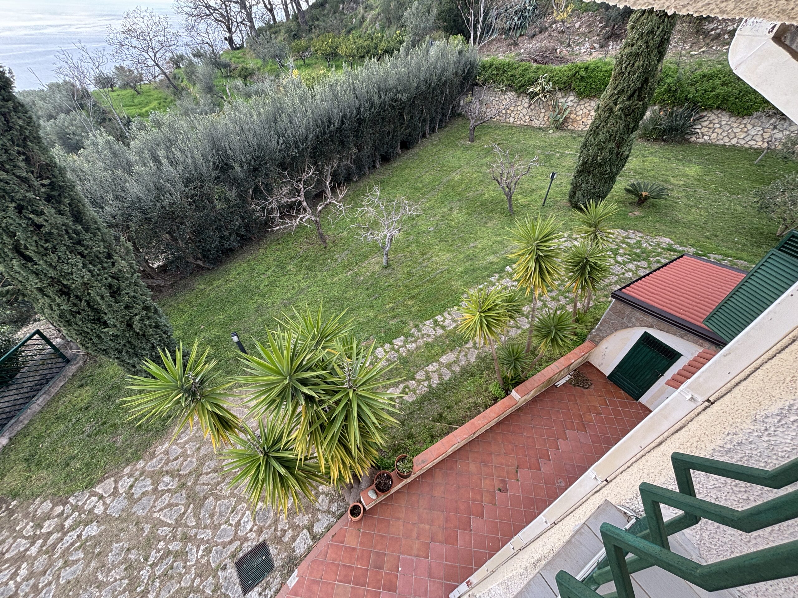 Fantastic property with views of the Tyrrhenian Sea