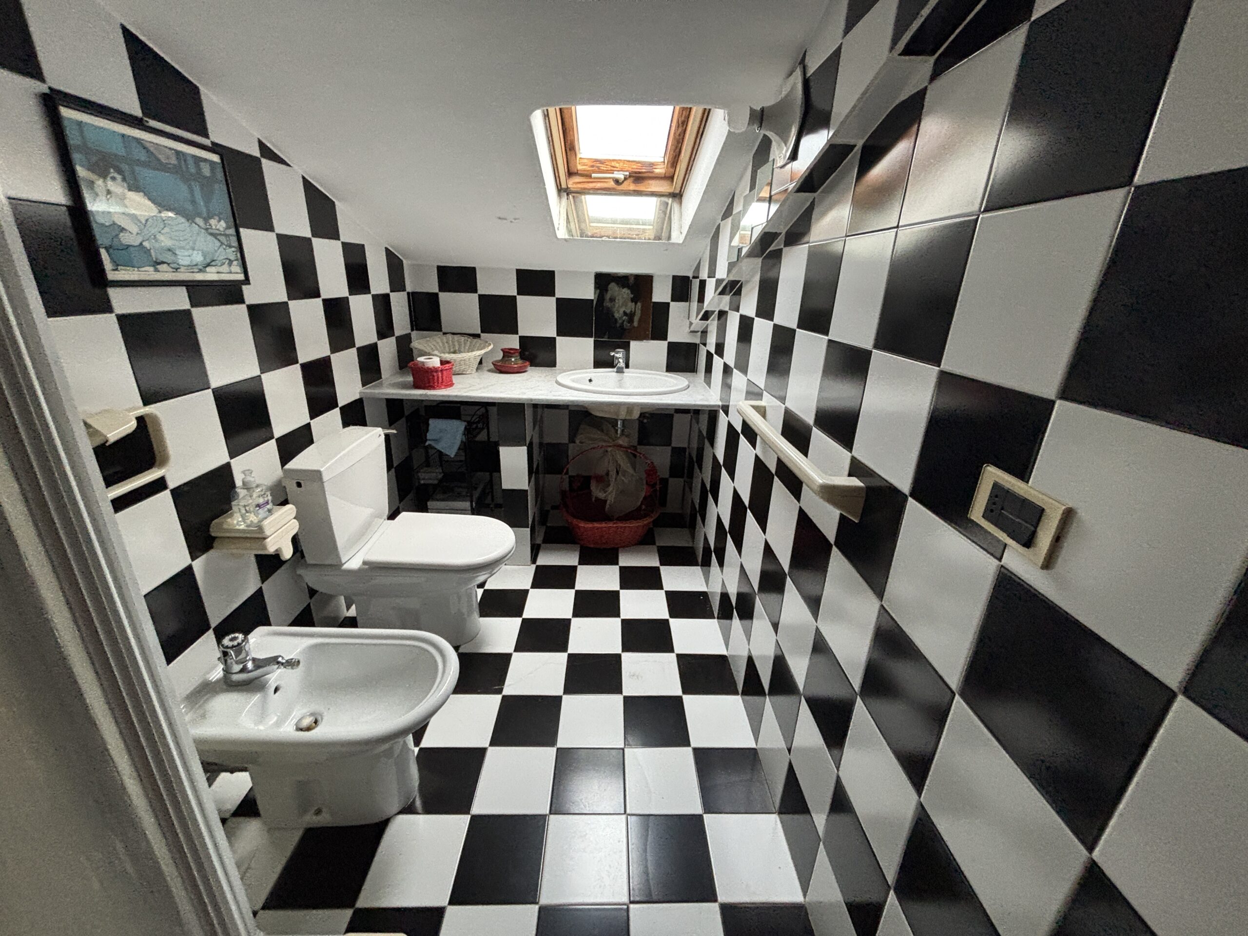 Fantastic property with views of the Tyrrhenian Sea