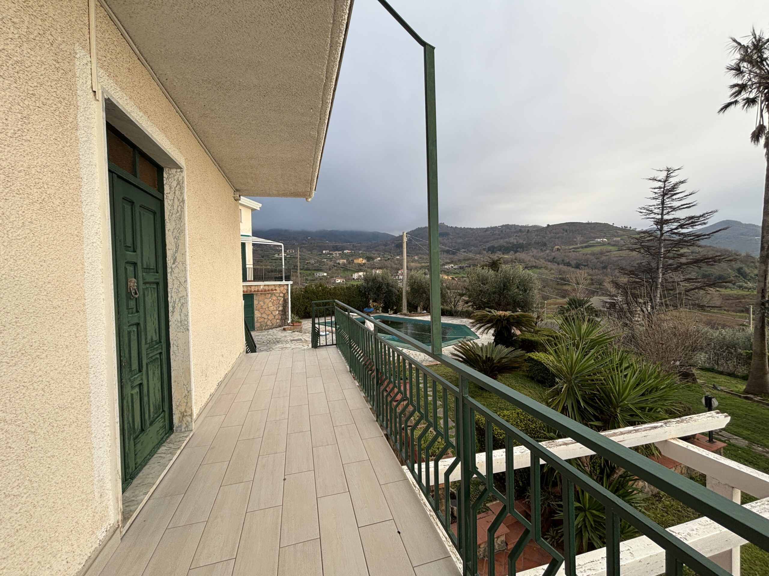 Fantastic property with views of the Tyrrhenian Sea