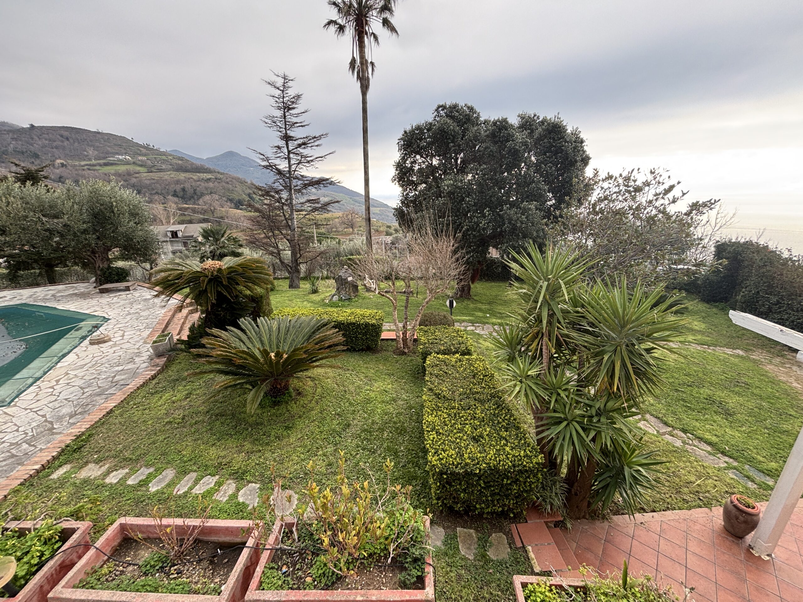 Fantastic property with views of the Tyrrhenian Sea