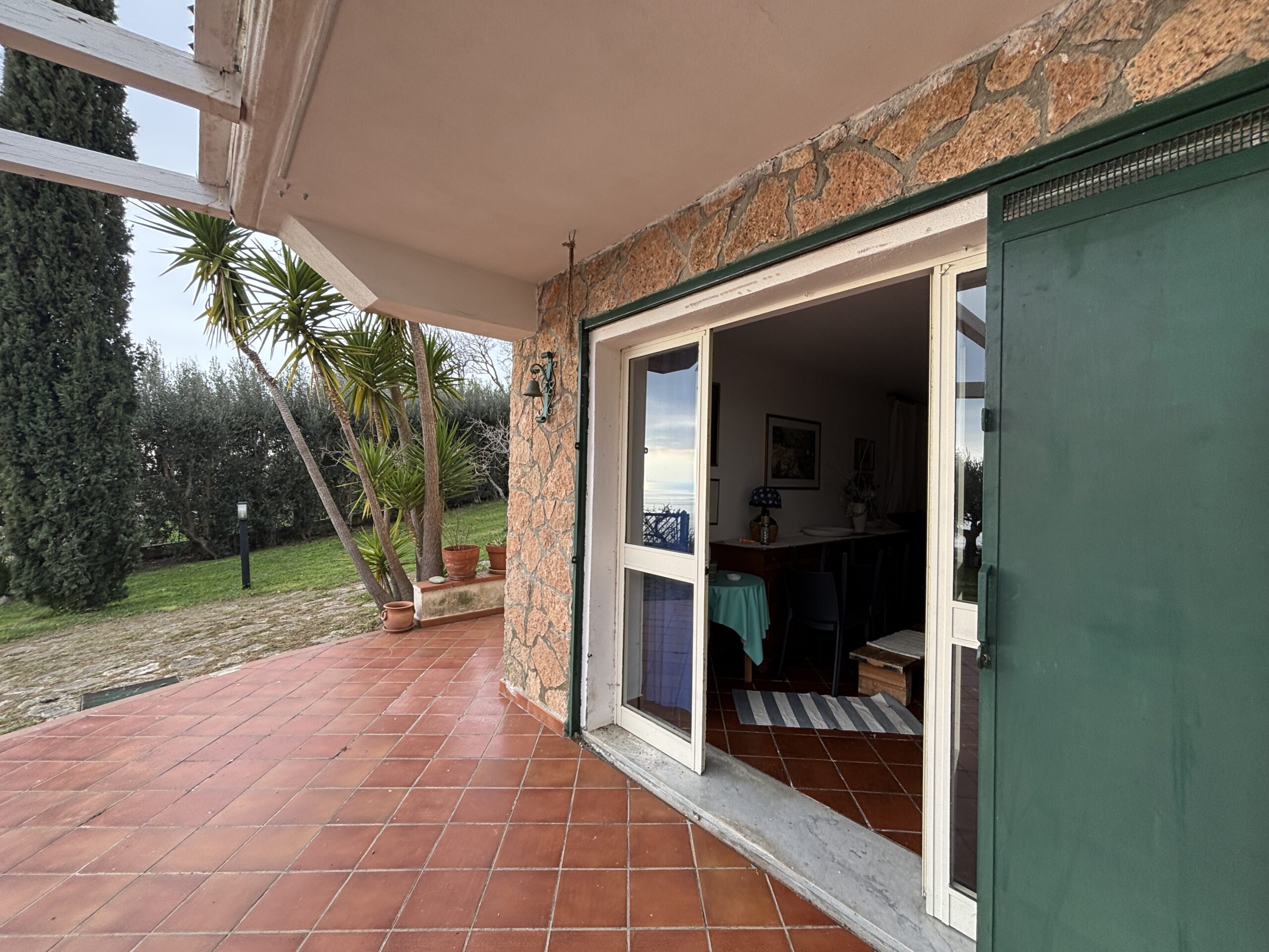 Fantastic property with views of the Tyrrhenian Sea