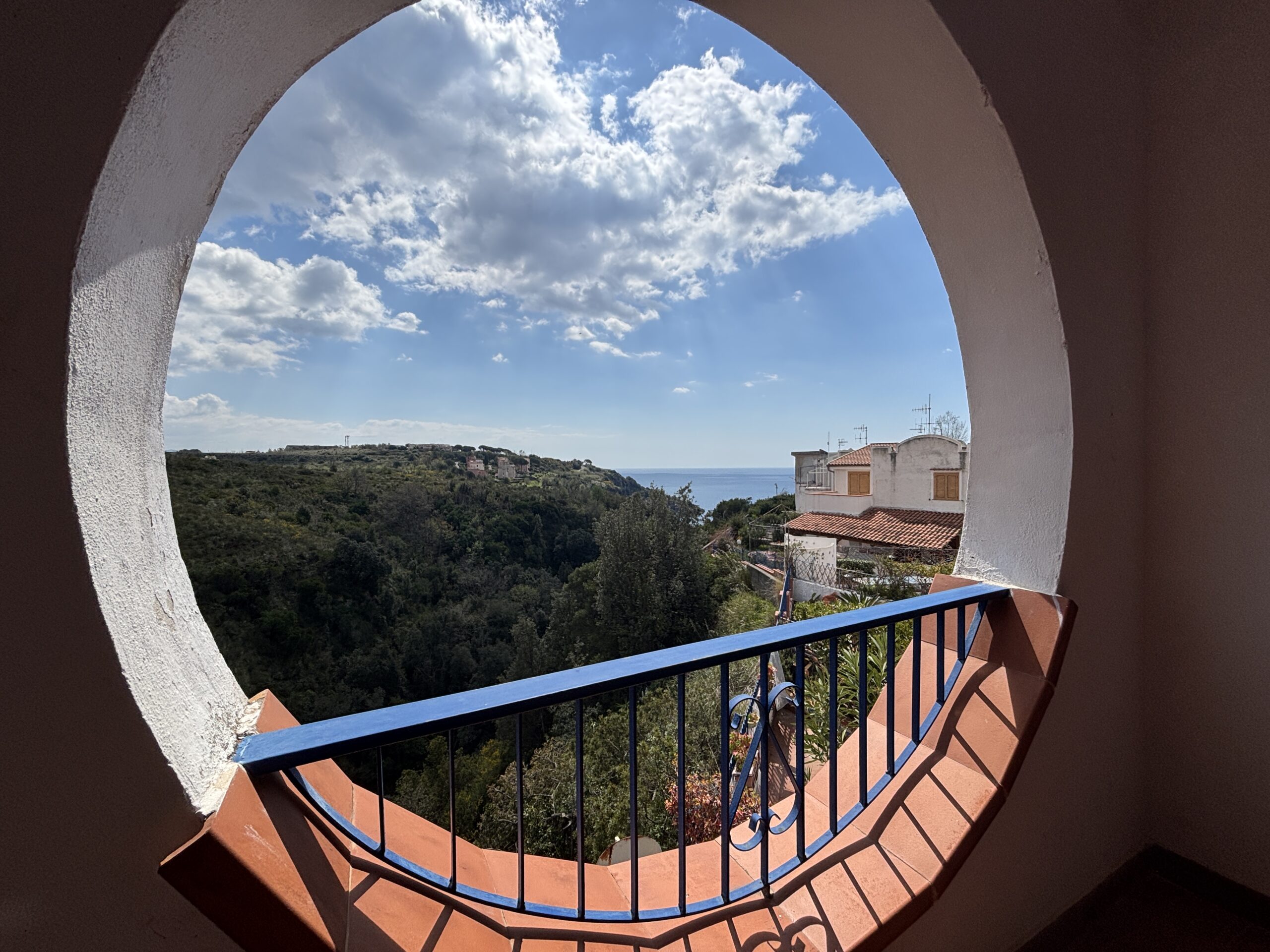 Bright house with sea view