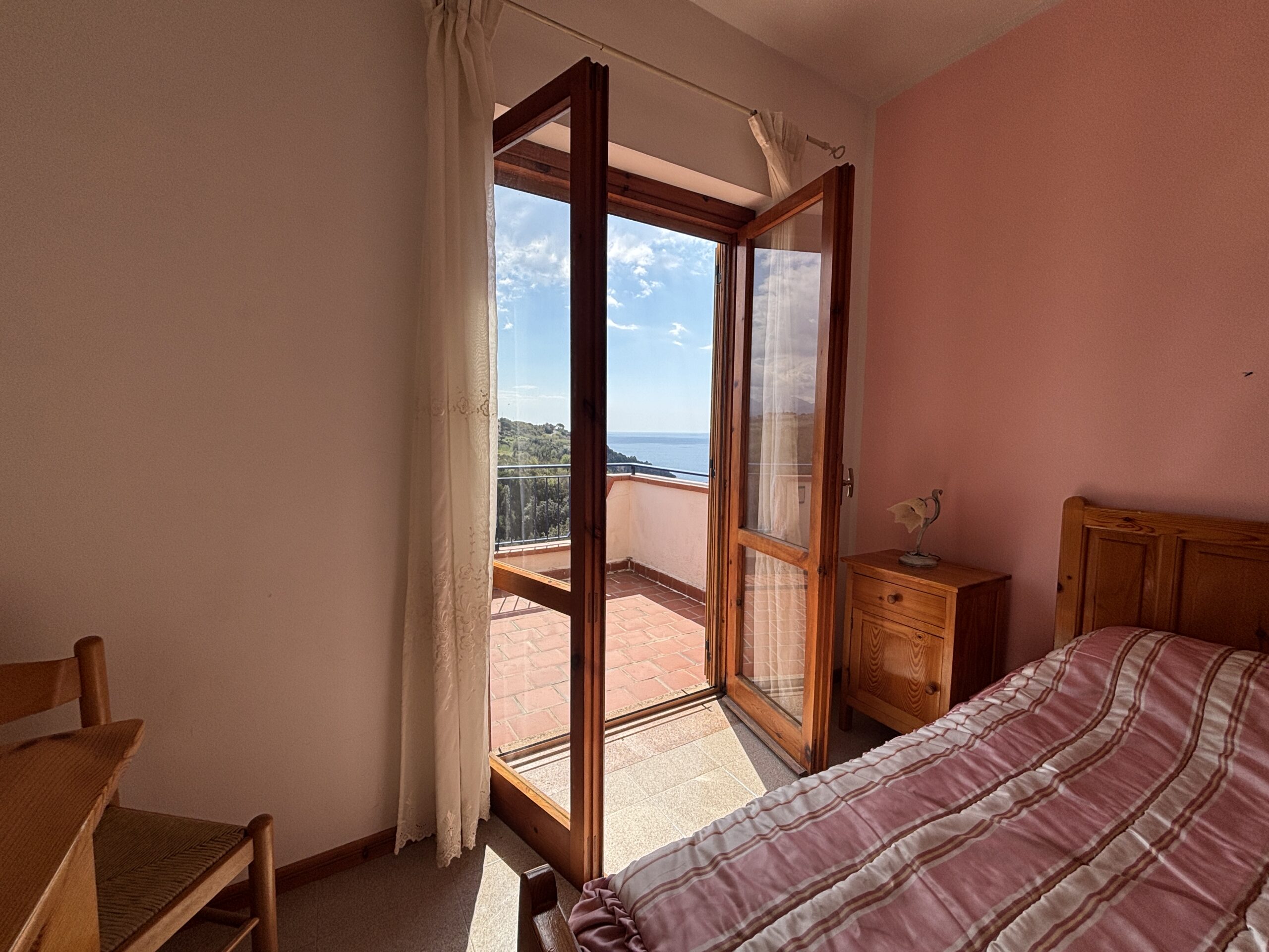 Bright house with sea view