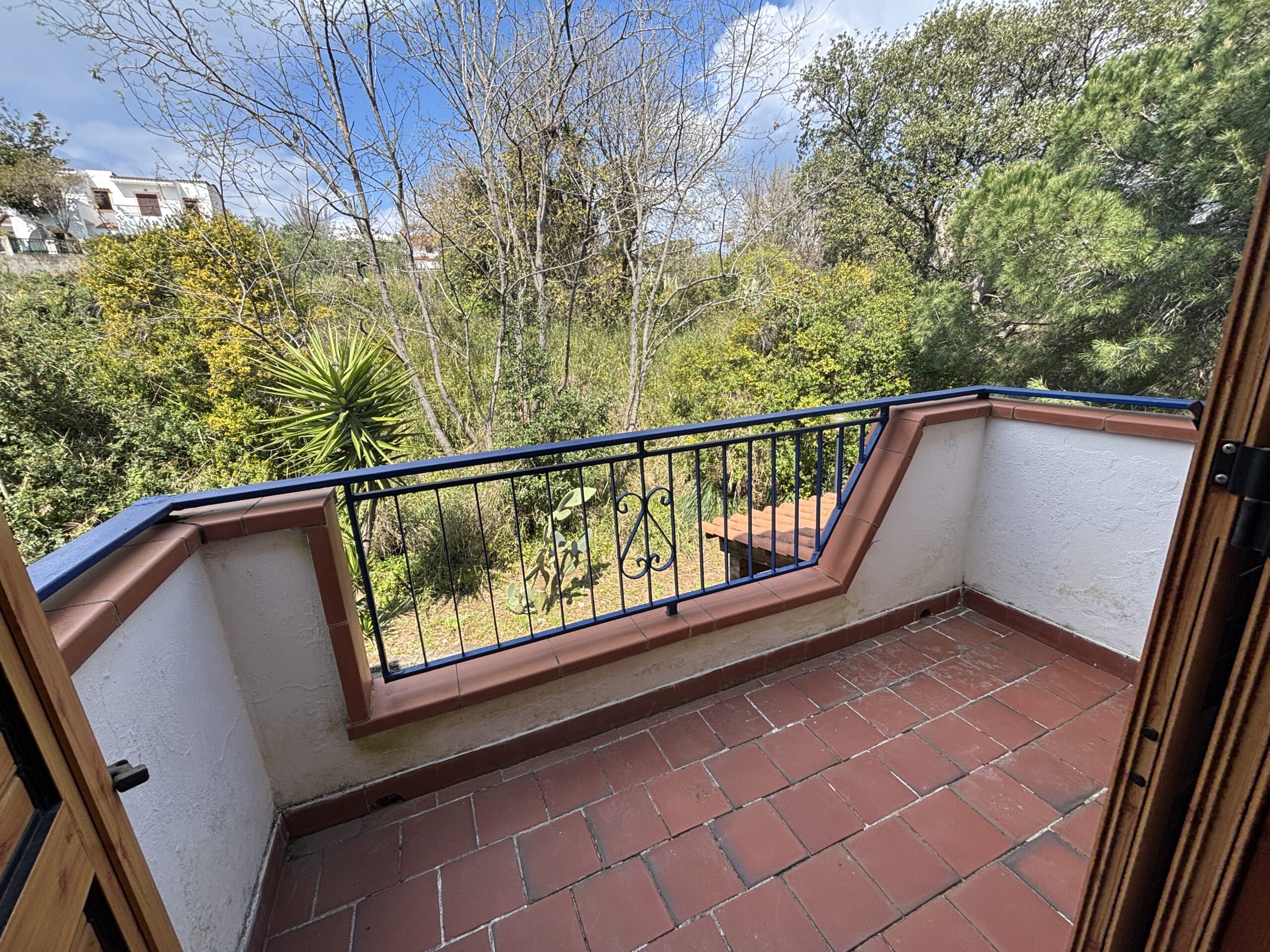 Bright house with sea view