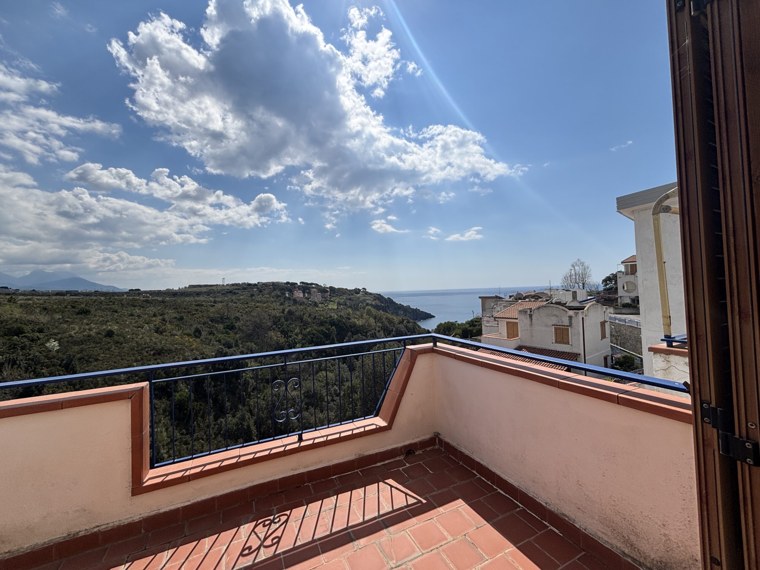 Bright house with sea view