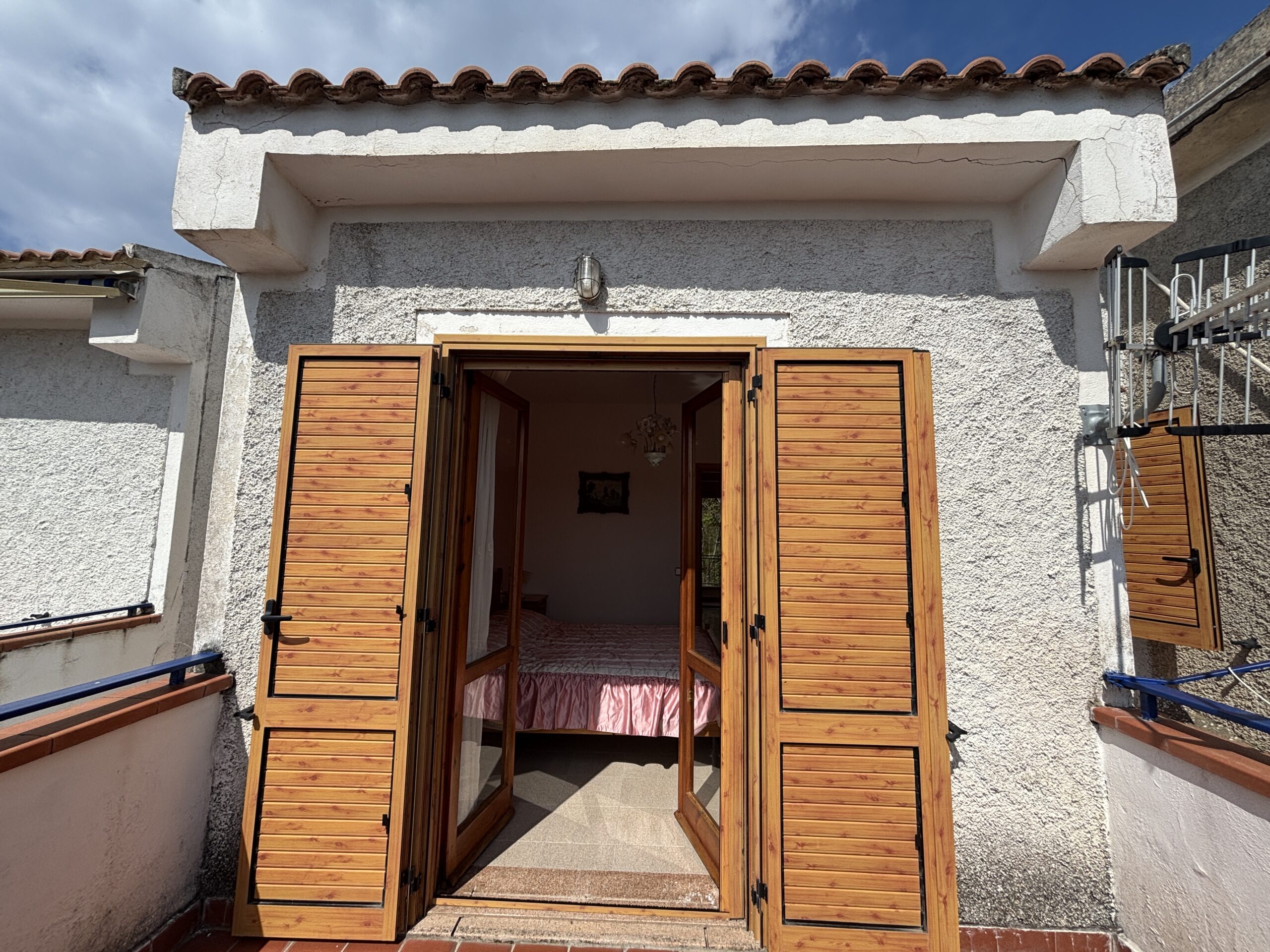 Bright house with sea view