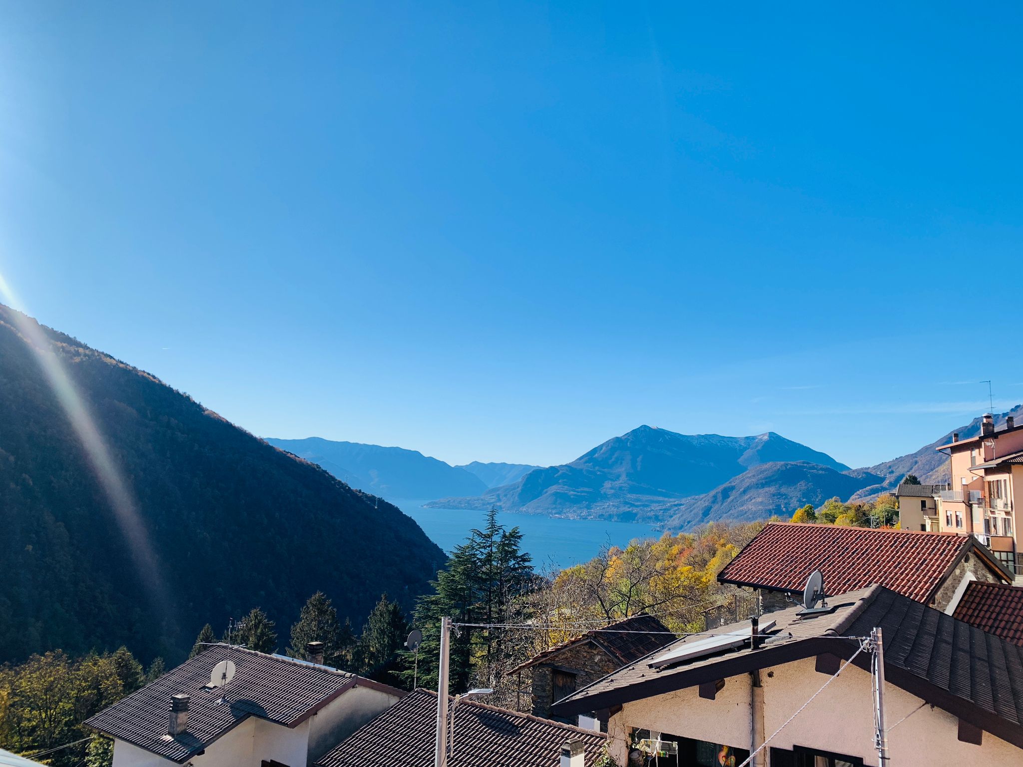 Detached house with a lake view