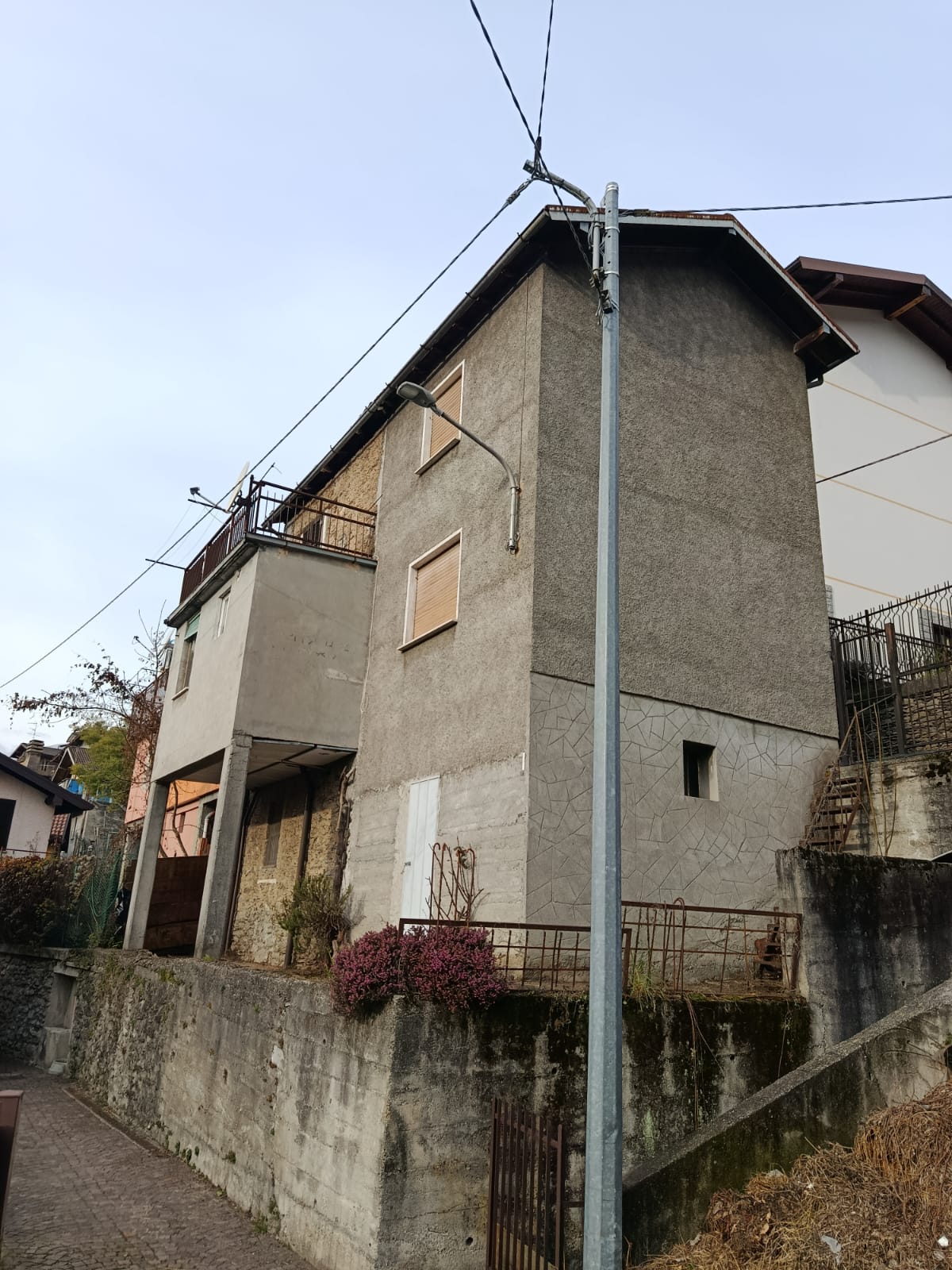 Detached house with a lake view