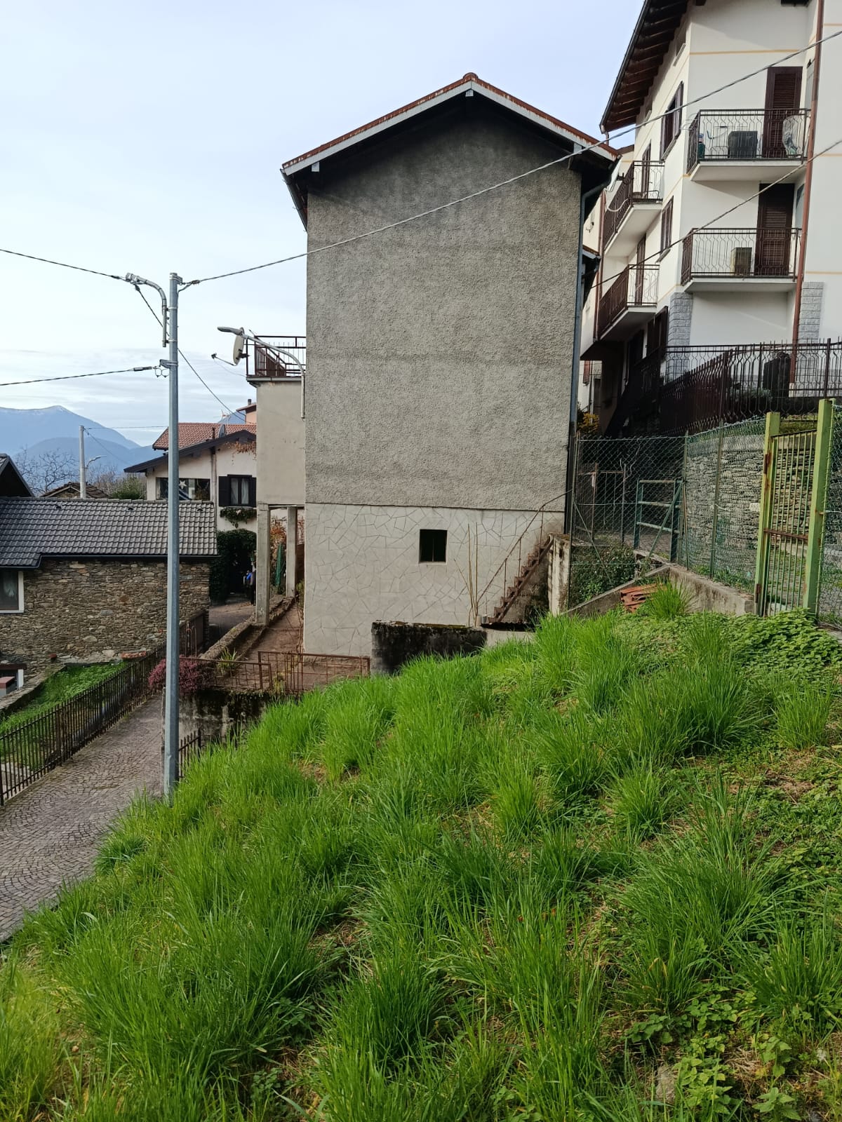 Detached house with a lake view