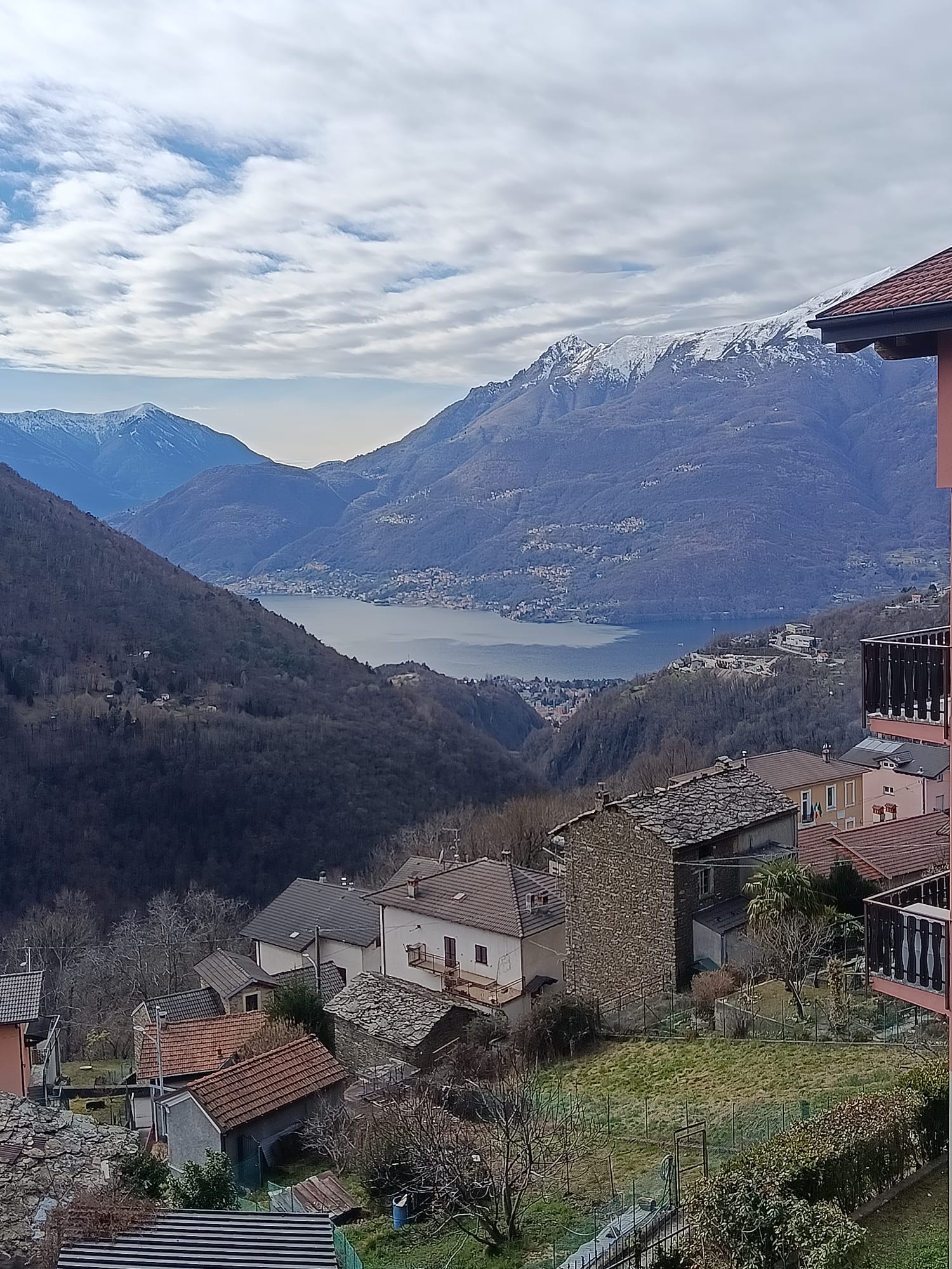 Rustic house for renovation a few minutes from Lake Como