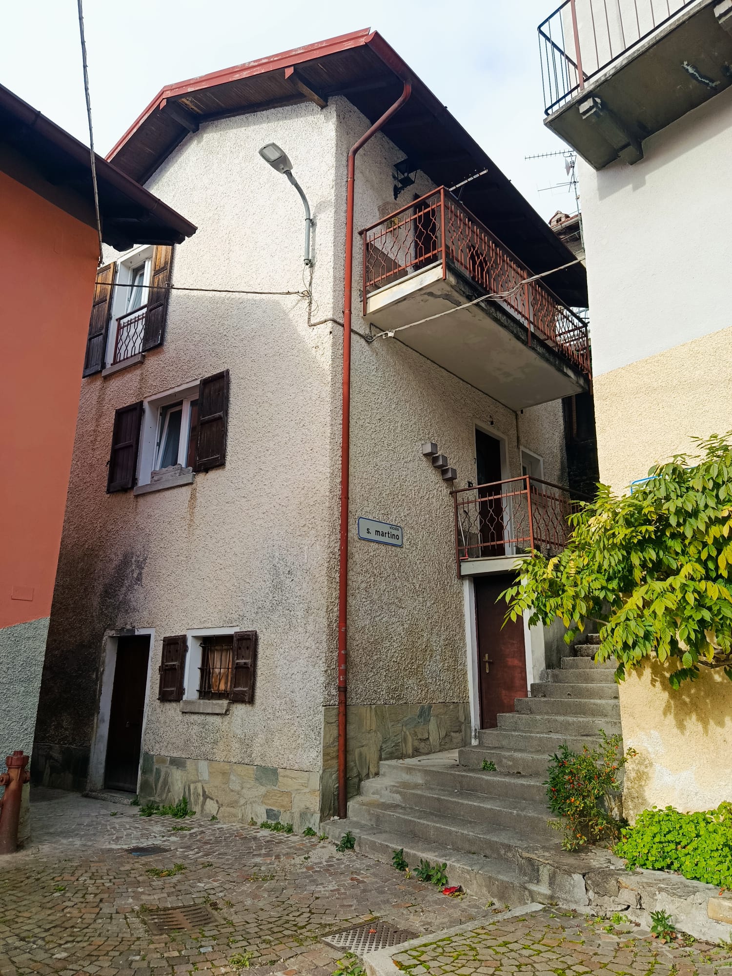 Apartment renovated a few steps from Lake Como