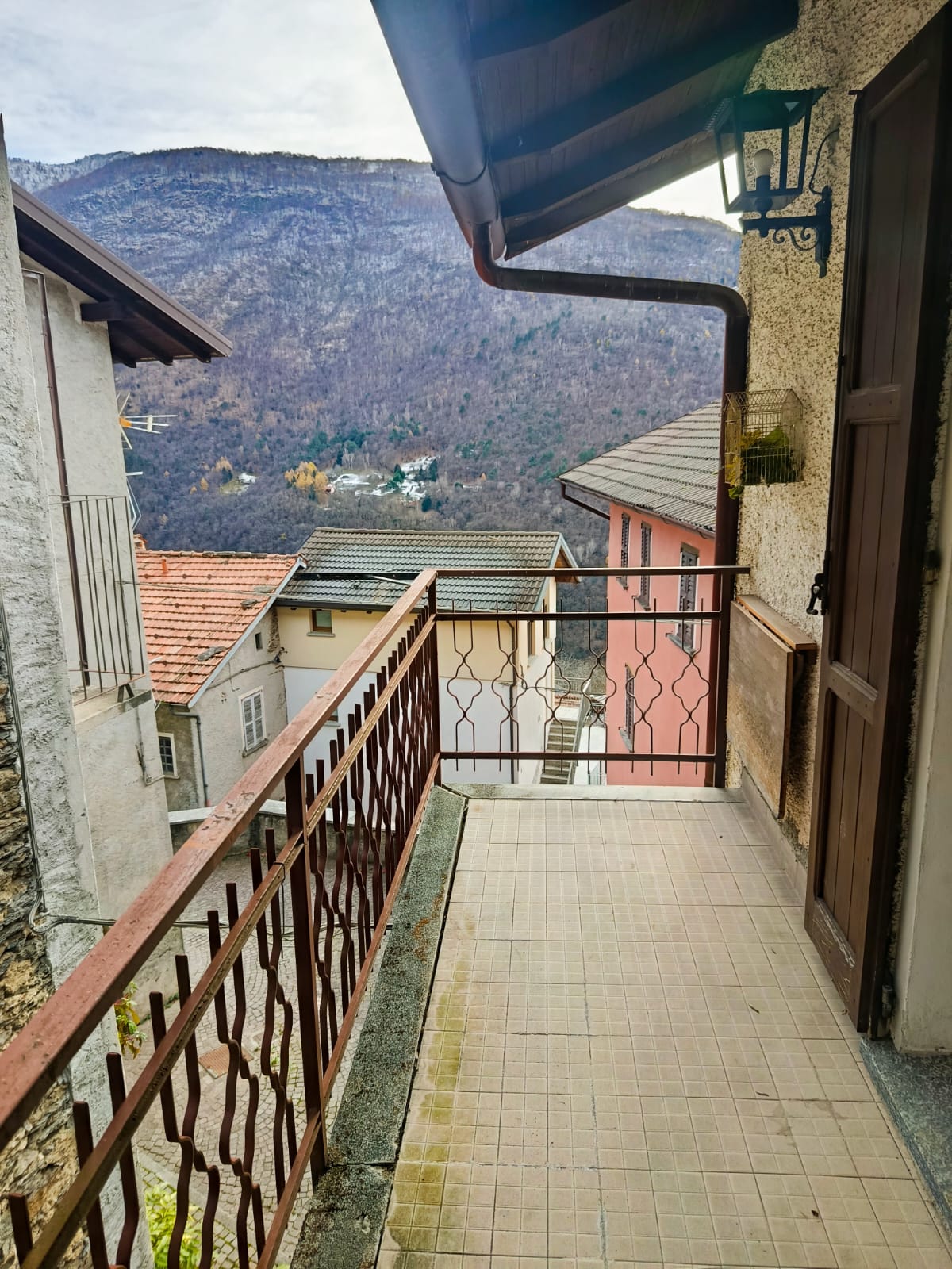 Apartment renovated a few steps from Lake Como