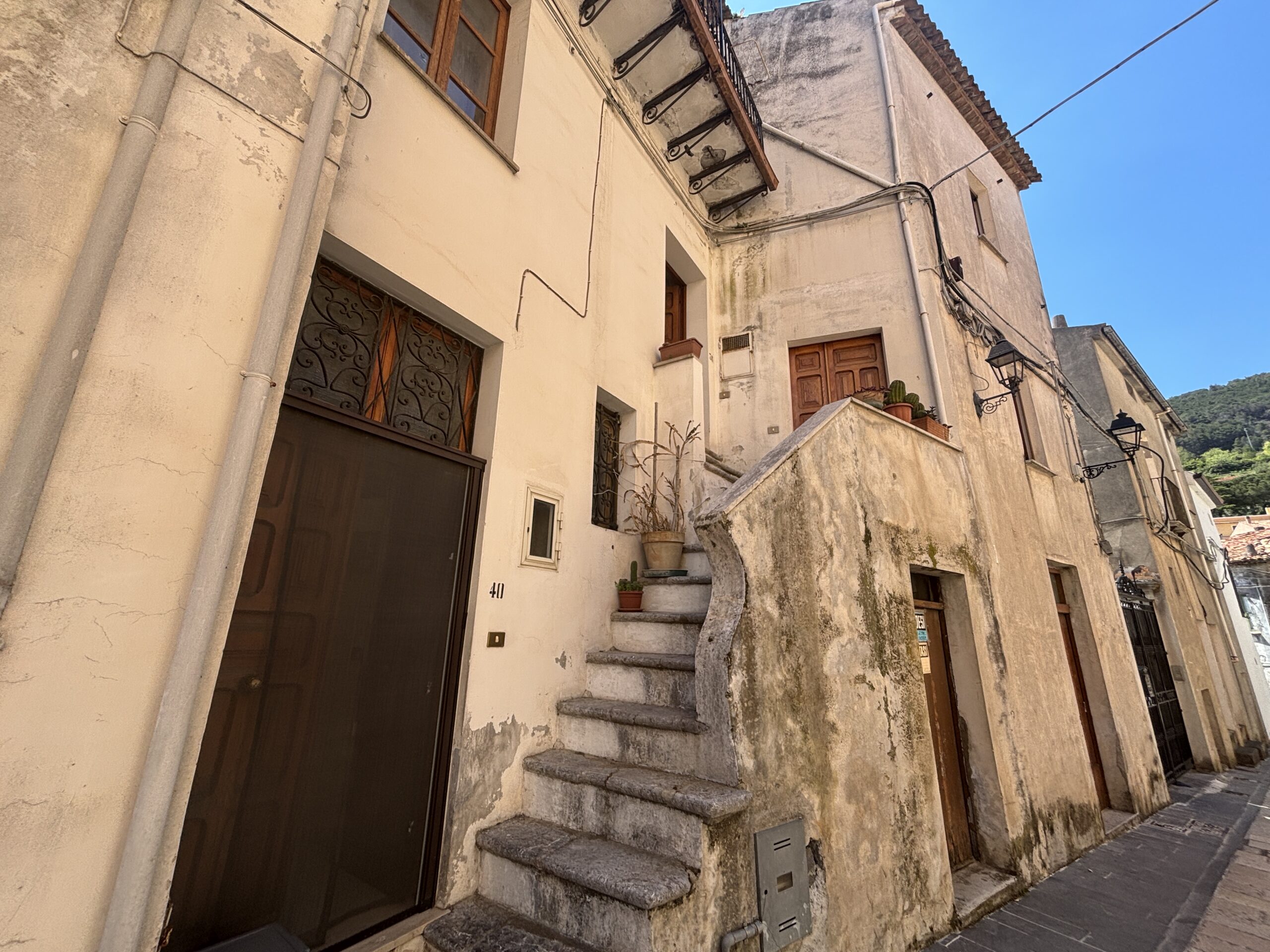 A charming property in the heart of Tortora’s historic centre