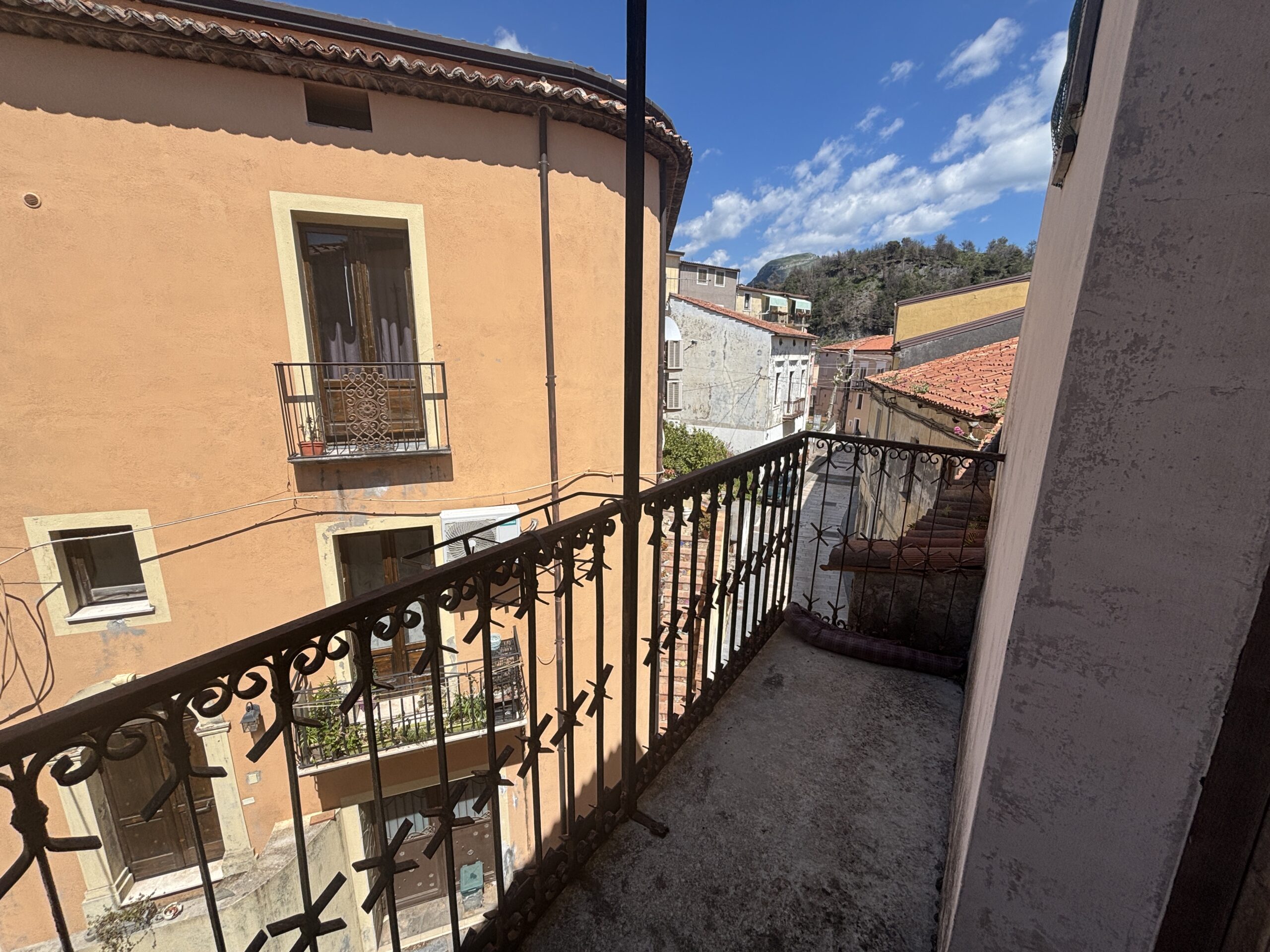 A charming property in the heart of Tortora’s historic centre